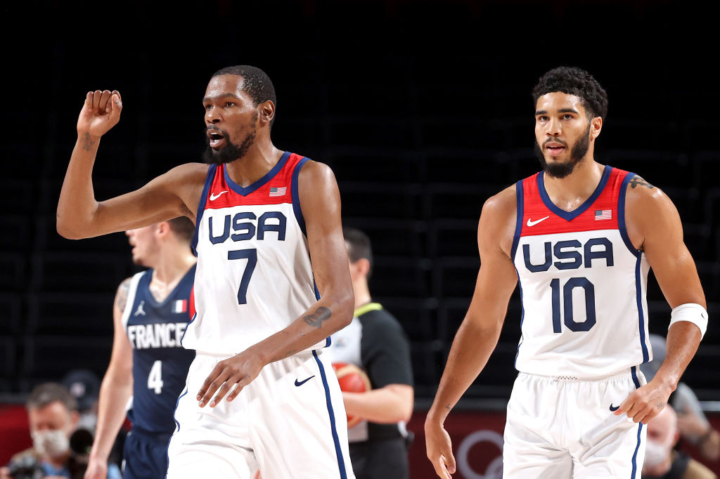 Watch: Jayson Tatum gives Kevin Hart one of his son's jerseys