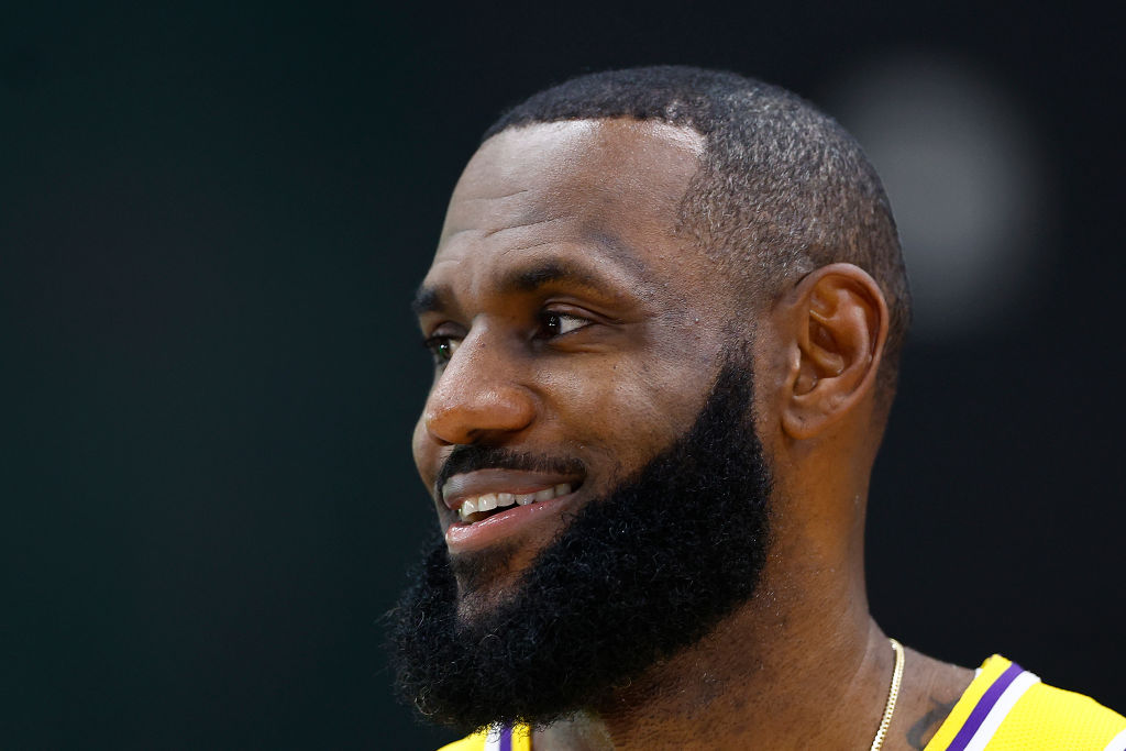 Lakers' LeBron James wears $28K Louis Vuitton outfit for NBA