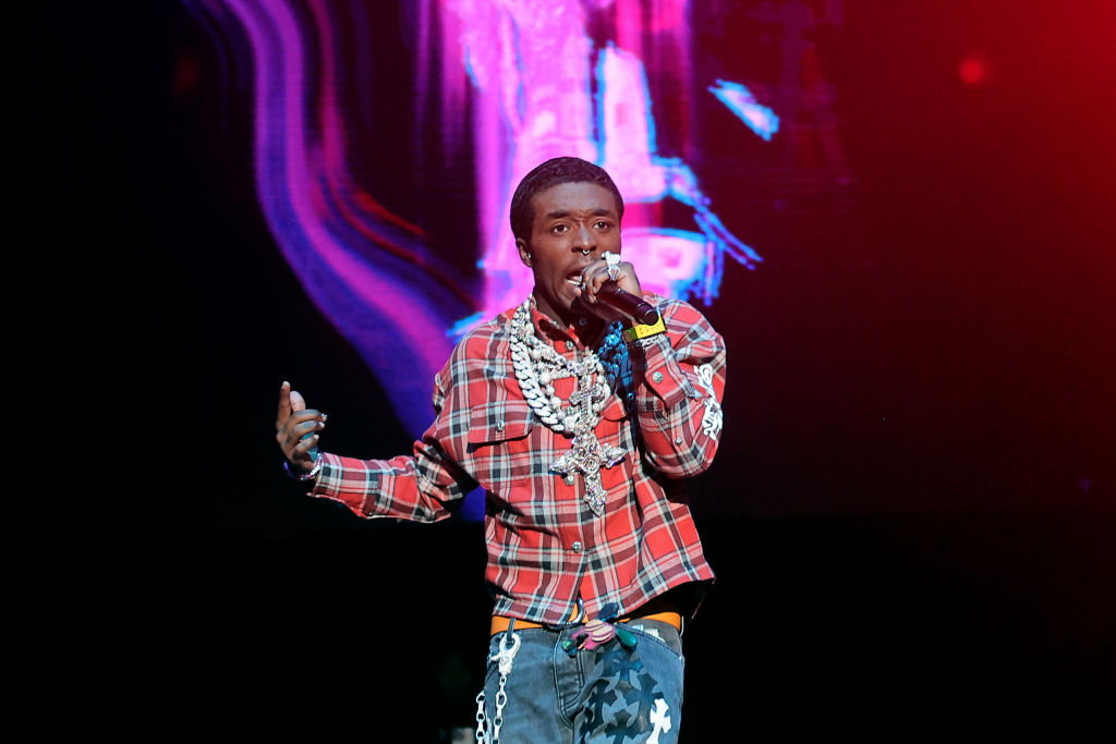 Lil Uzi Vert Debuts New Hairstyle And Brings Out Stacks Of Cash On Stage Tgm Radio 