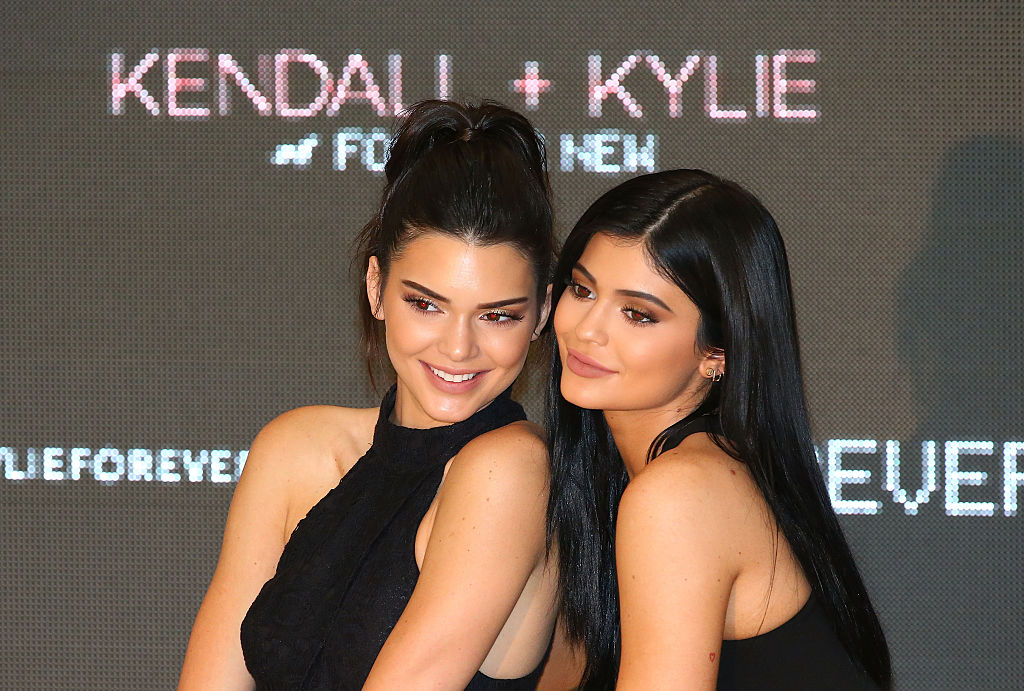 Kylie Jenner Trolls Kendall Jenner With Birthday Tribute - TGM Radio