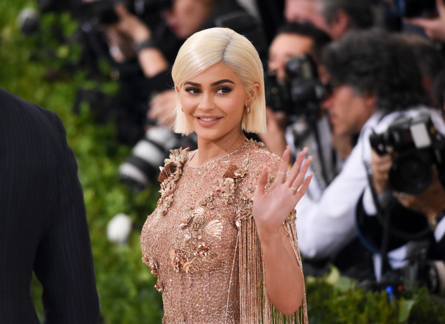 Kylie Jenner Earns $1M Within One Hour Of Khy Clothing Line Launch: Report