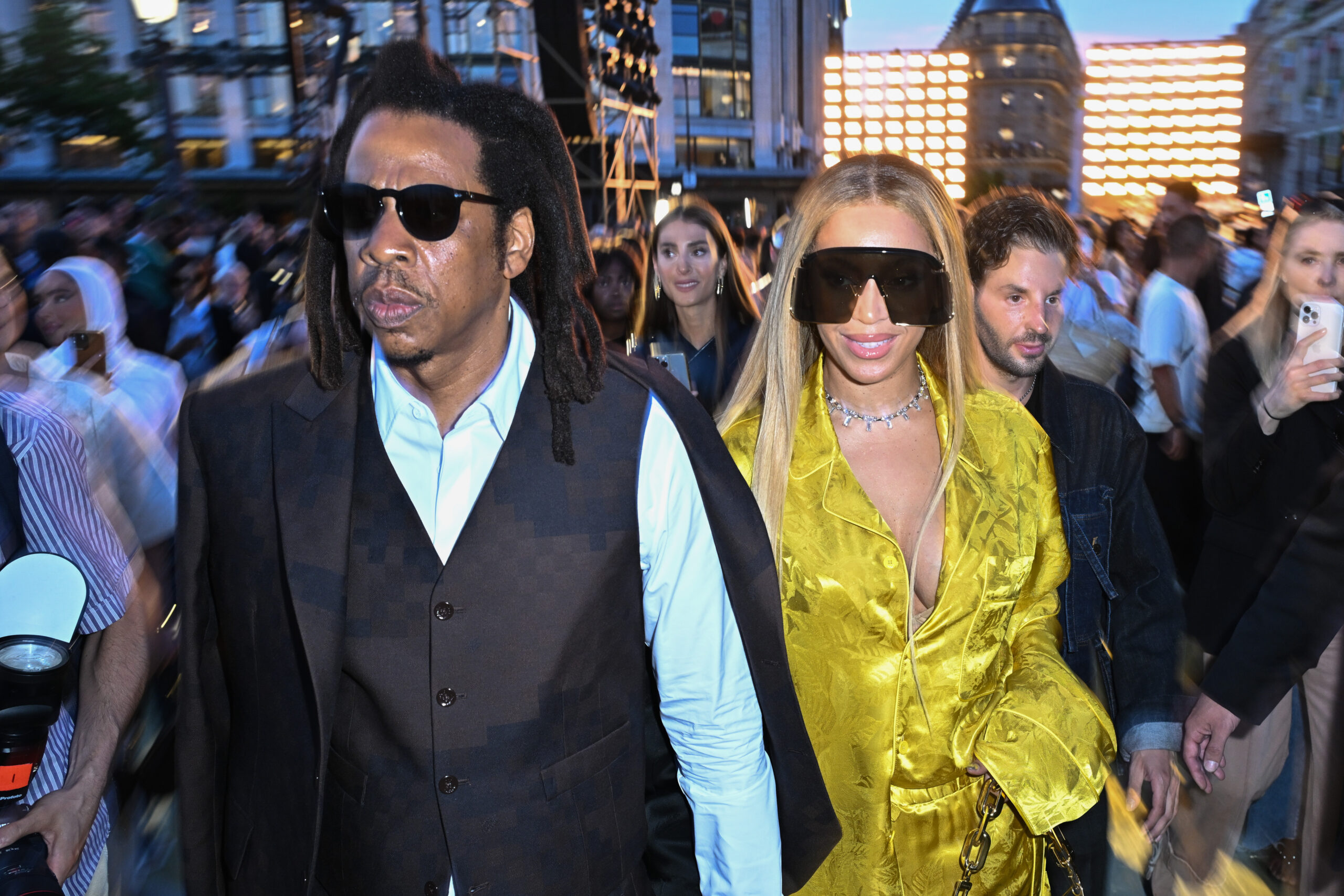 Jay-Z & Beyonce Go For A Night Out In New York City After 40/40 Club Recreation