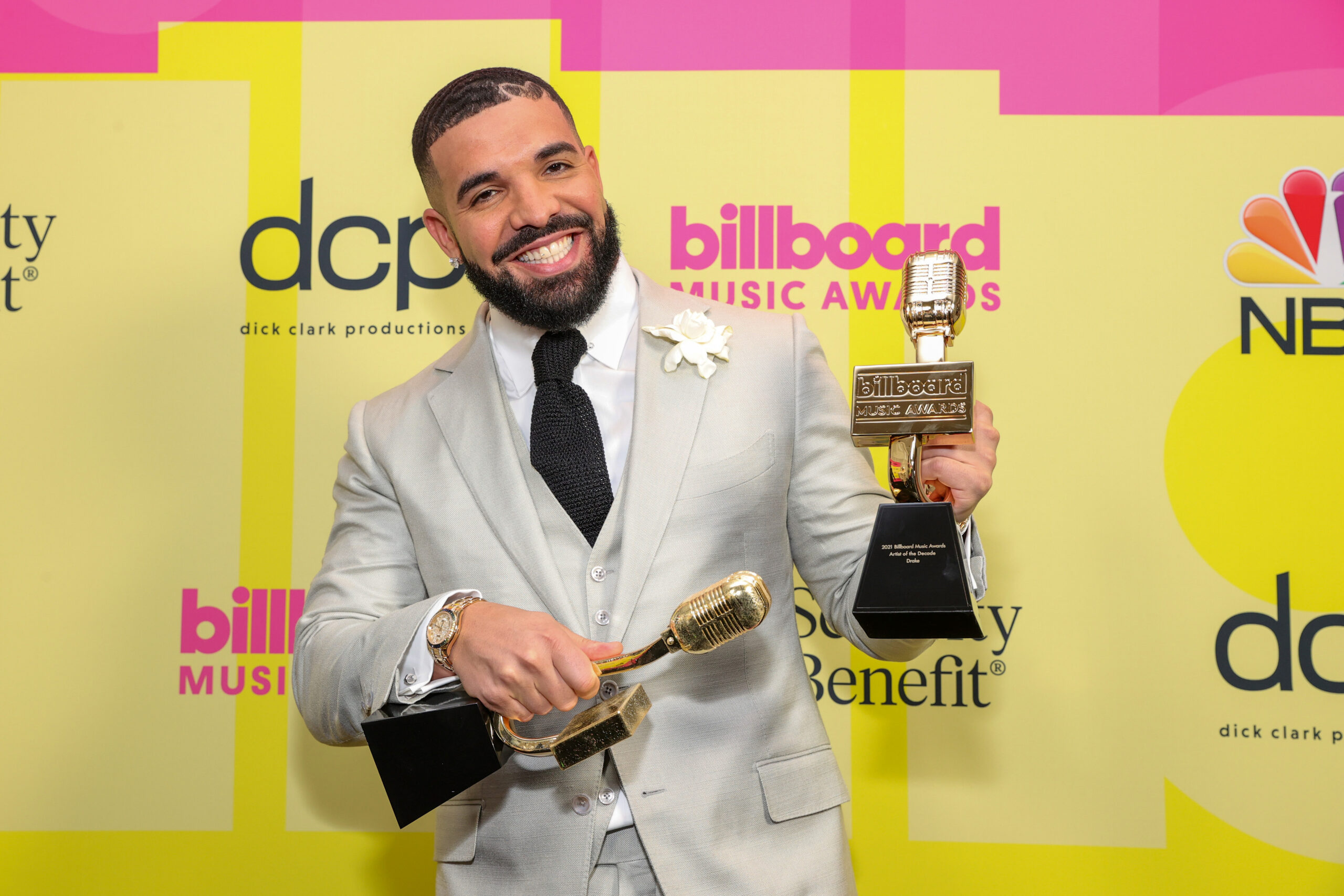 Drake Celebrates His Birthday By Handing Out Stacks Of Cash At Houston Strip Club