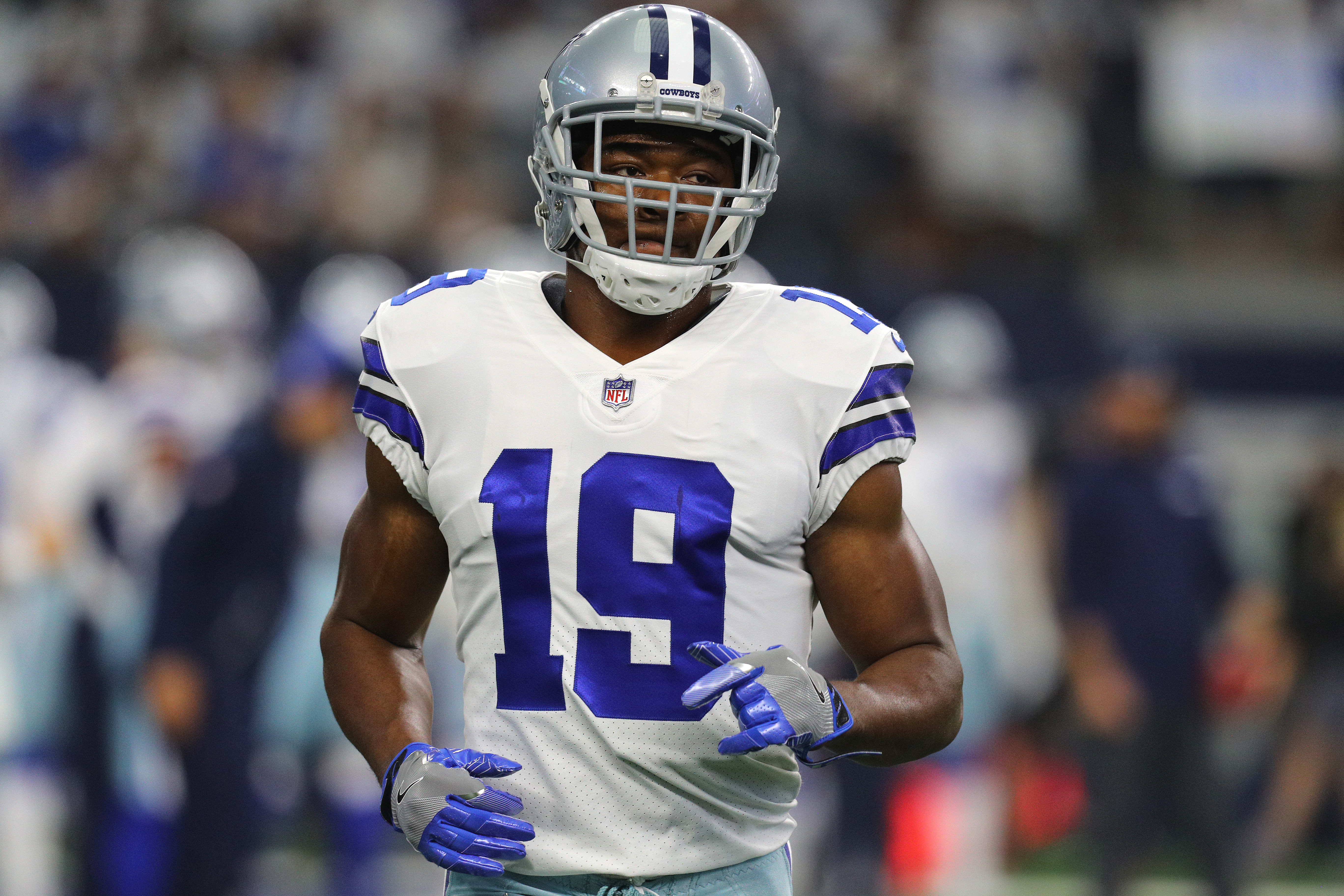 Amari Cooper Gets Diamond Dog Tag Chains For Cowboys Offense, $120k Gift!