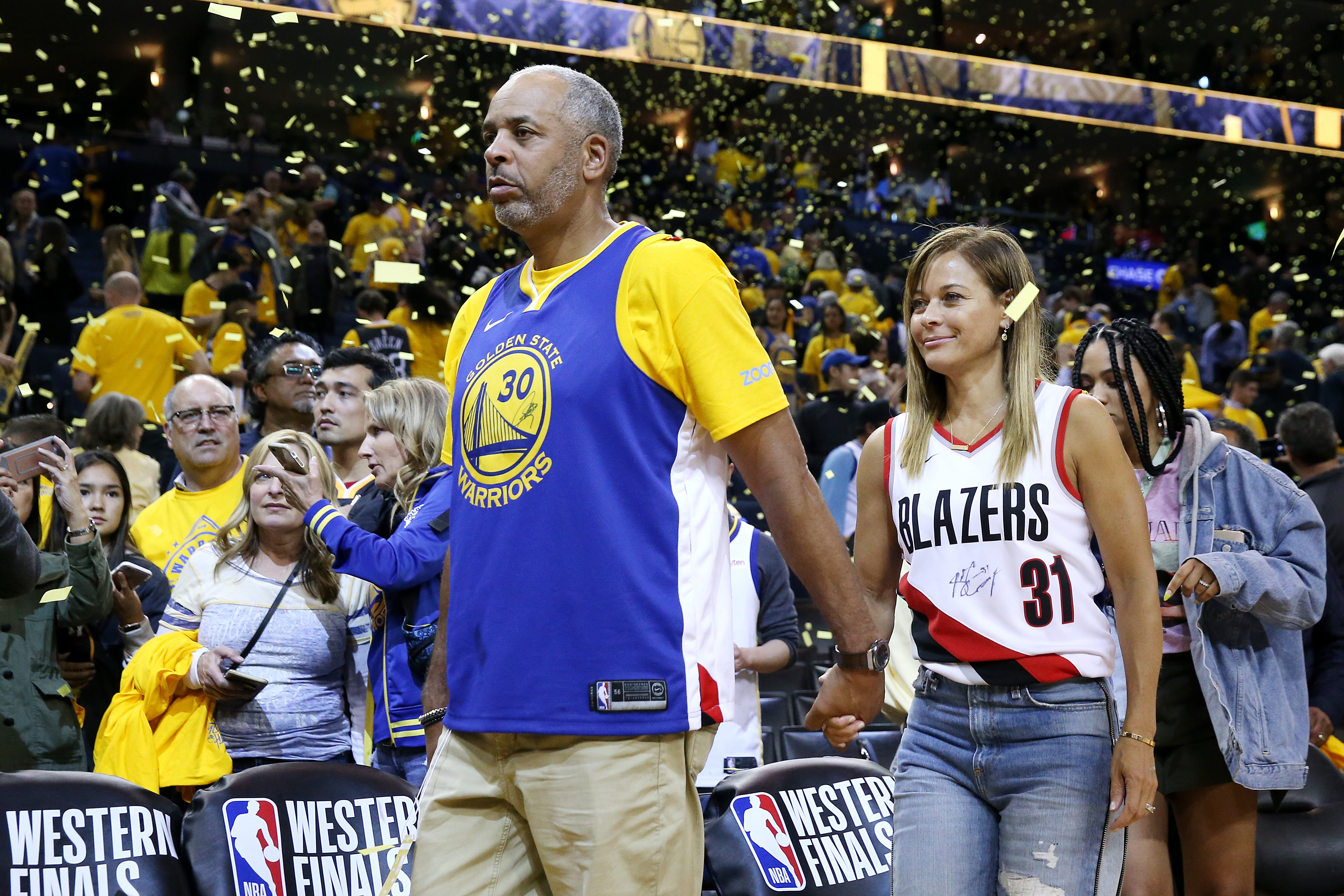 Stephen Curry's mom hits half-court shot at event