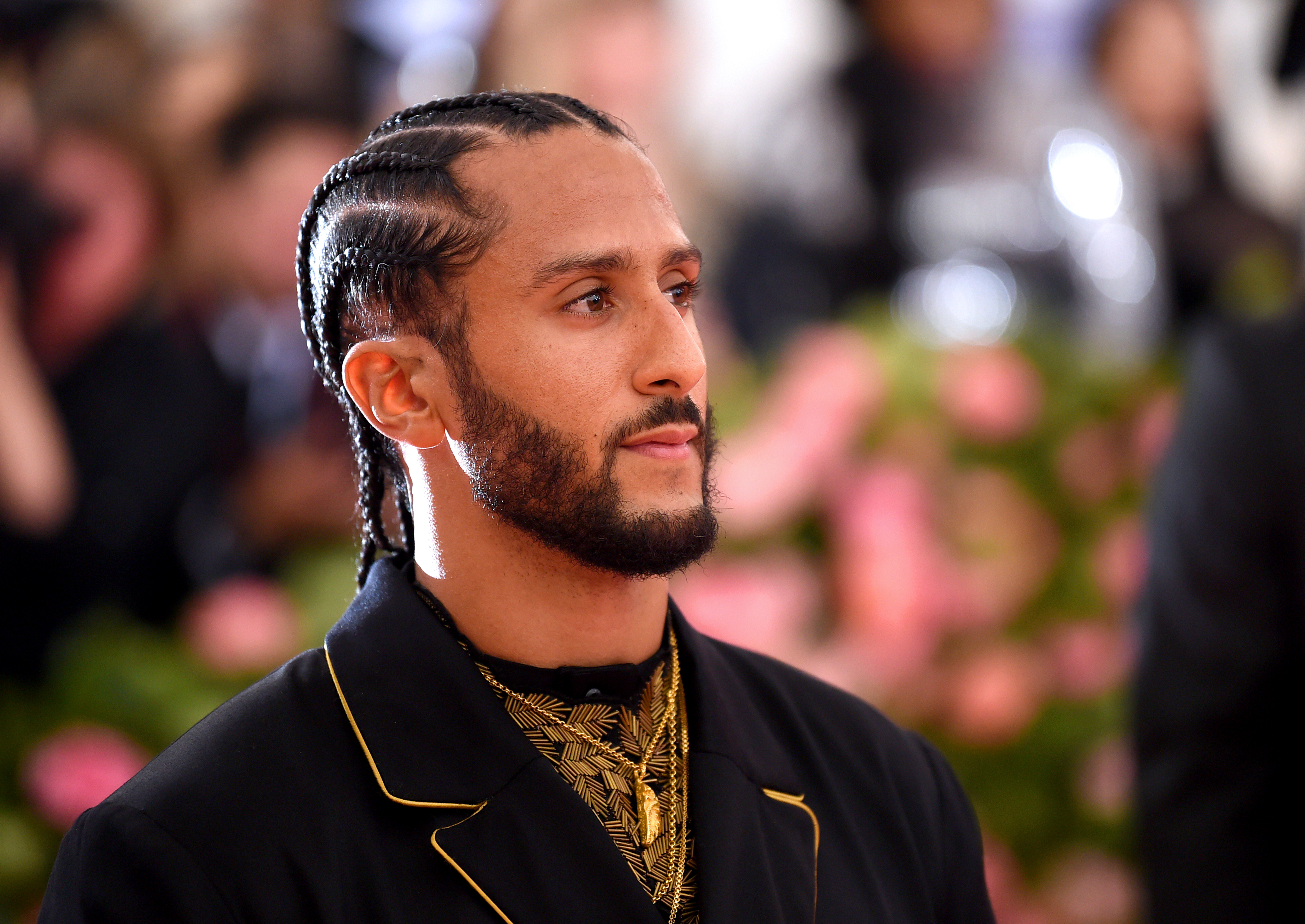 Colin Kaepernick posts workout video, should an NFL team sign Kap?, NFL