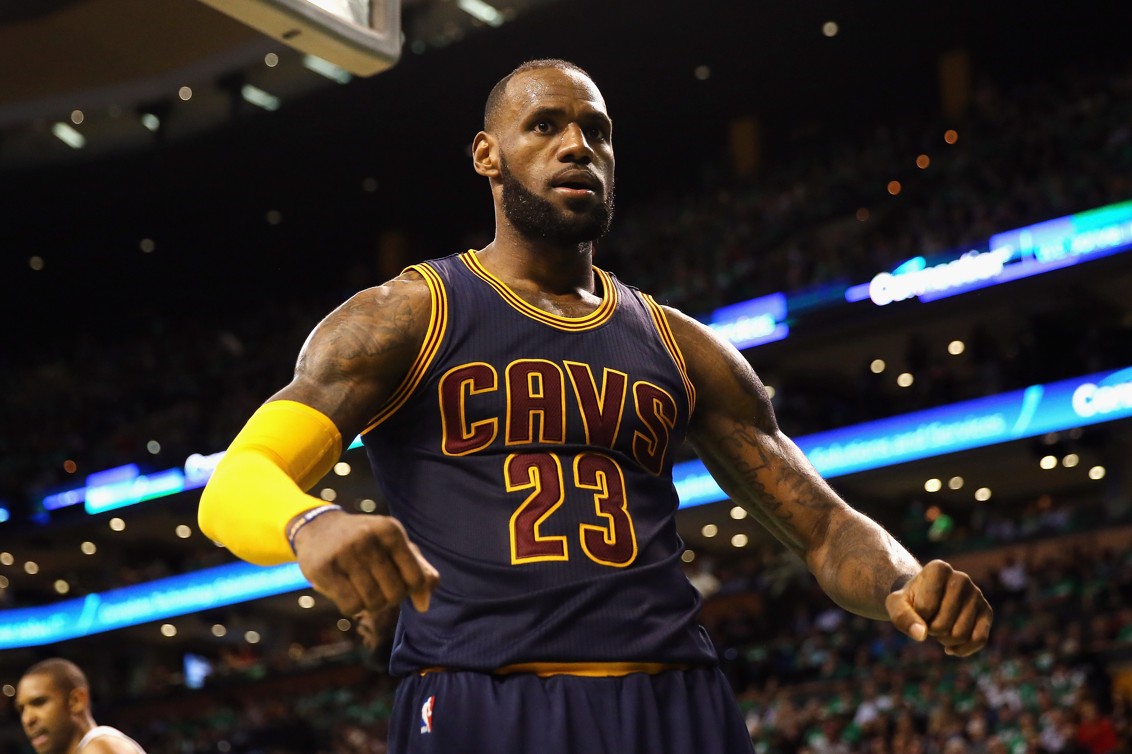 Lebron James Ridiculous Warm Up Dunk – Sports As Told By A Girl