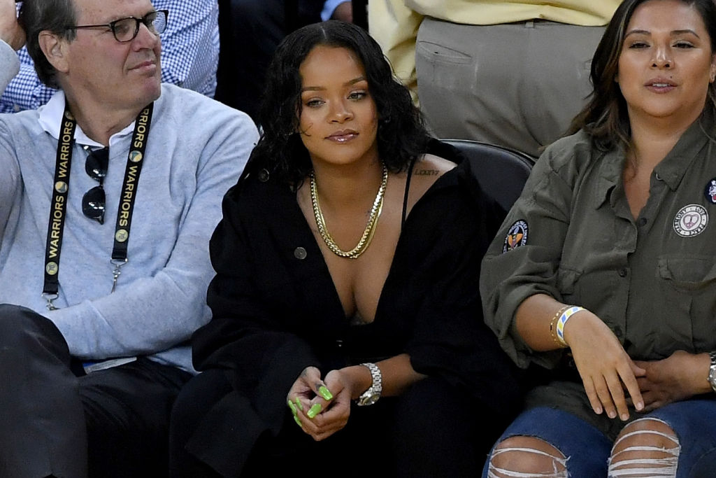 LeBron James 'breaks the internet' as fans spot his weird interaction with  Rihanna and wonder 'why he do it like that'?