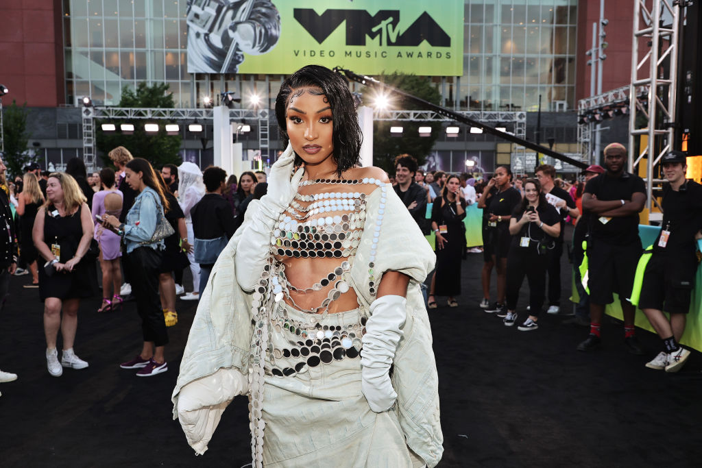 Shenseea Wore Marc Jacobs To The 2022 MTV VMAs - Red Carpet Fashion Awards