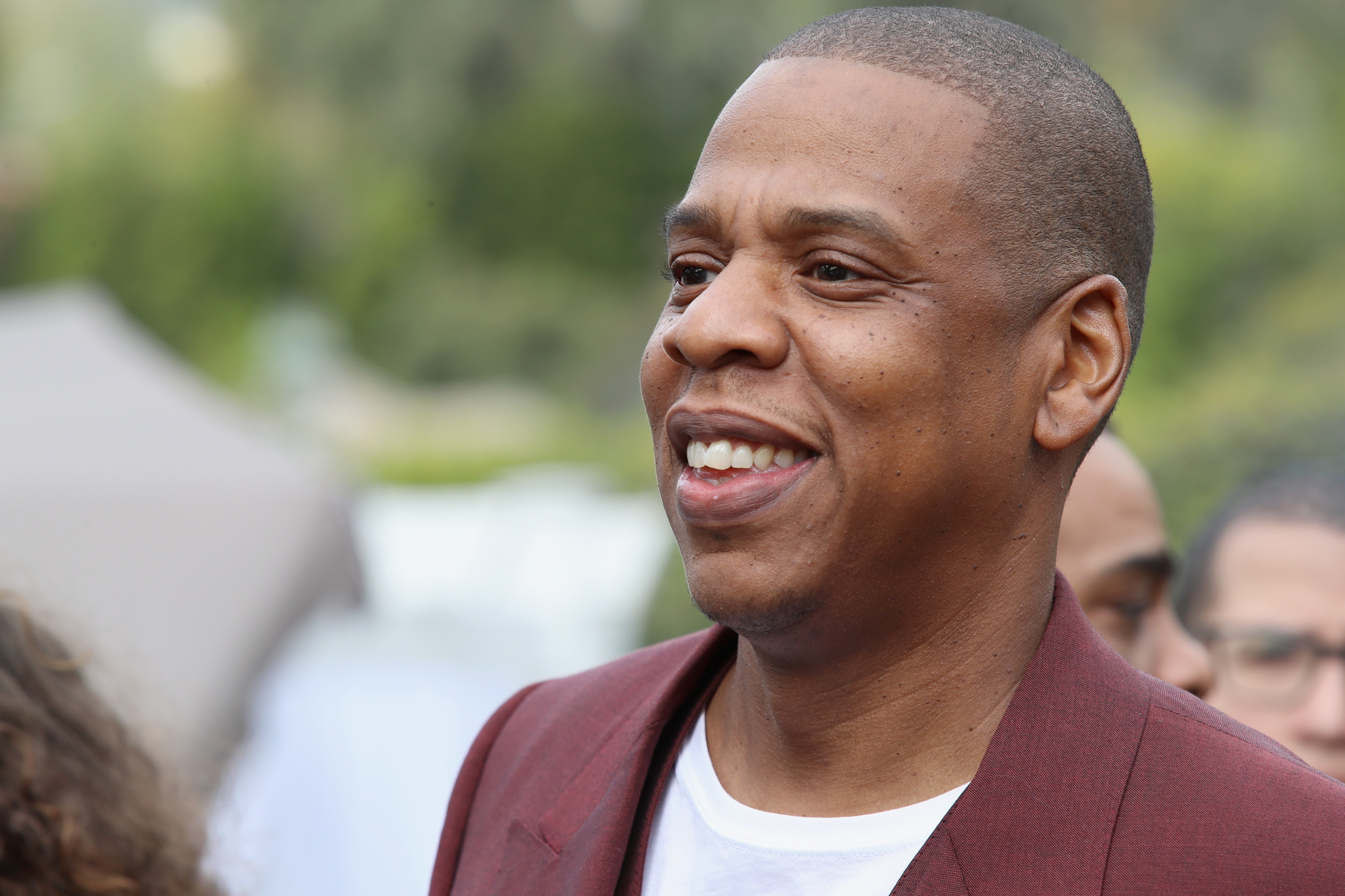 Jay-Z Rocks Nets Cap at Concert - NetsDaily