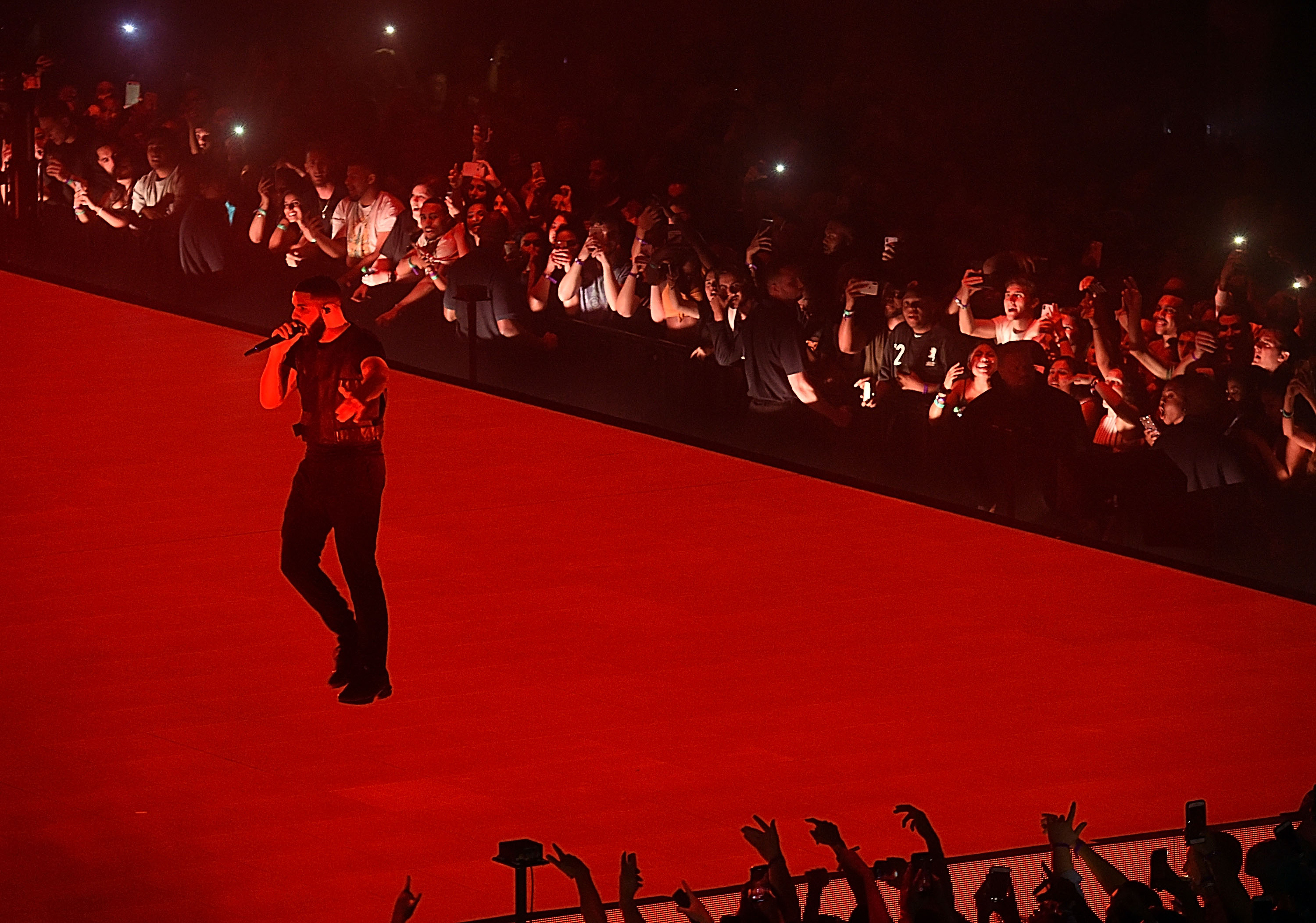 Drake brings out Travis Scott in Houston - Aubrey & The Three