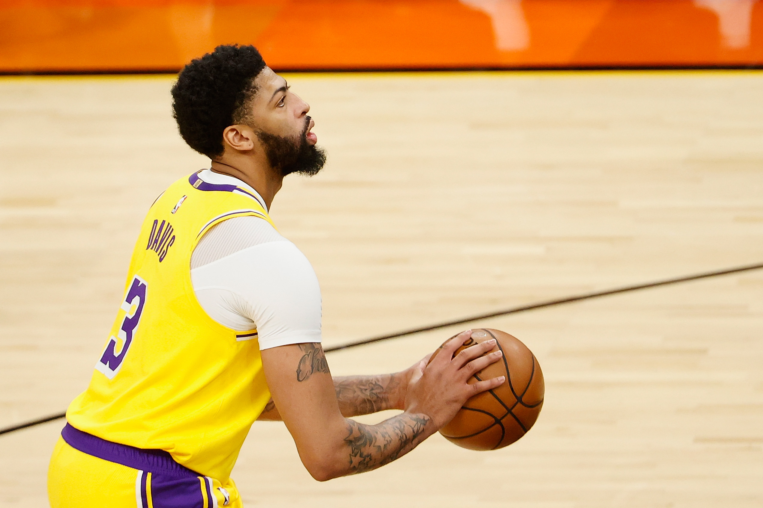 Report: Lakers' Anthony Davis 'unlikely' to play Game 5 vs. Suns