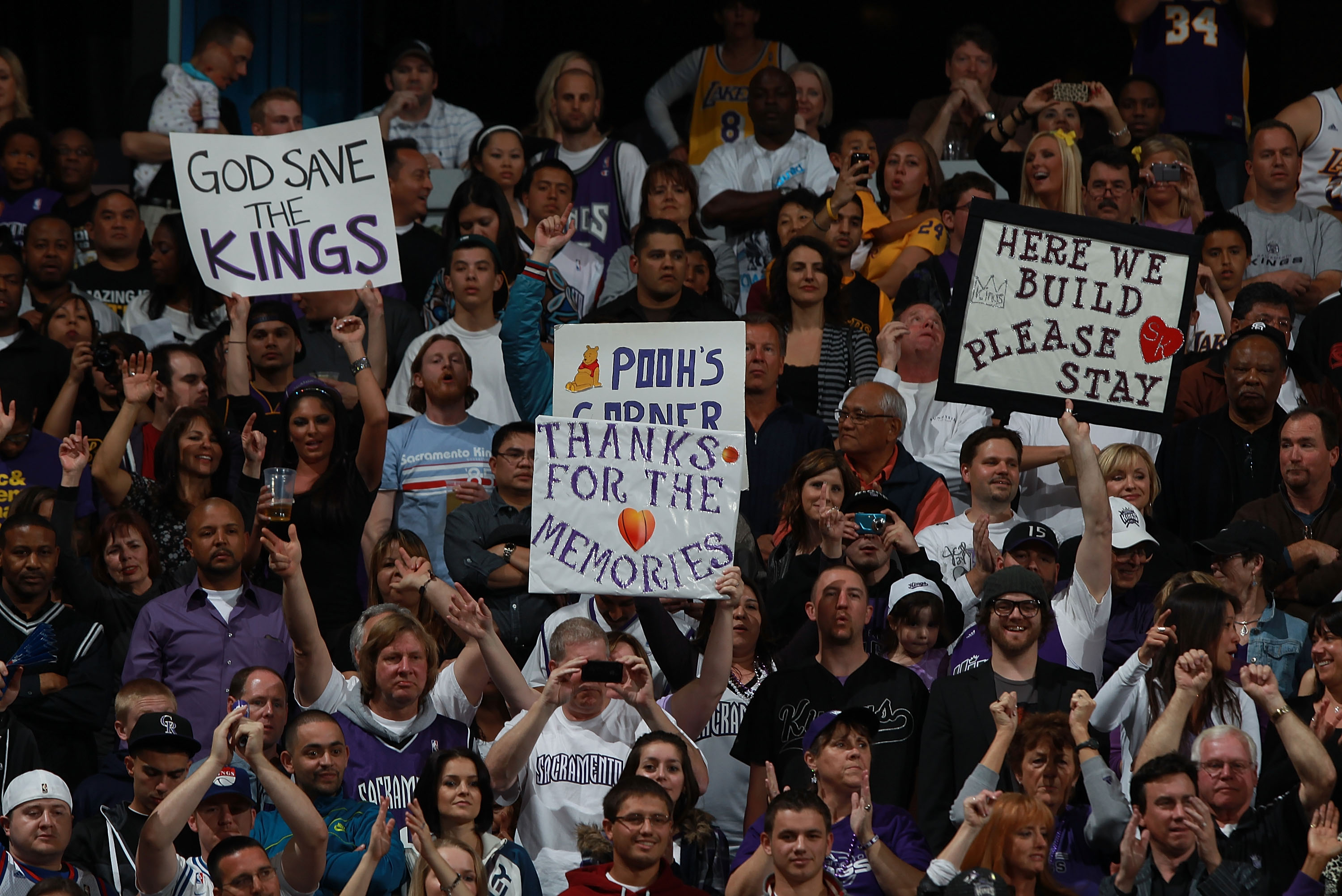 Sacramento Kings Fans Who Wore 'Build the Wall' Jerseys to Game Say They  Were Just Having Fun