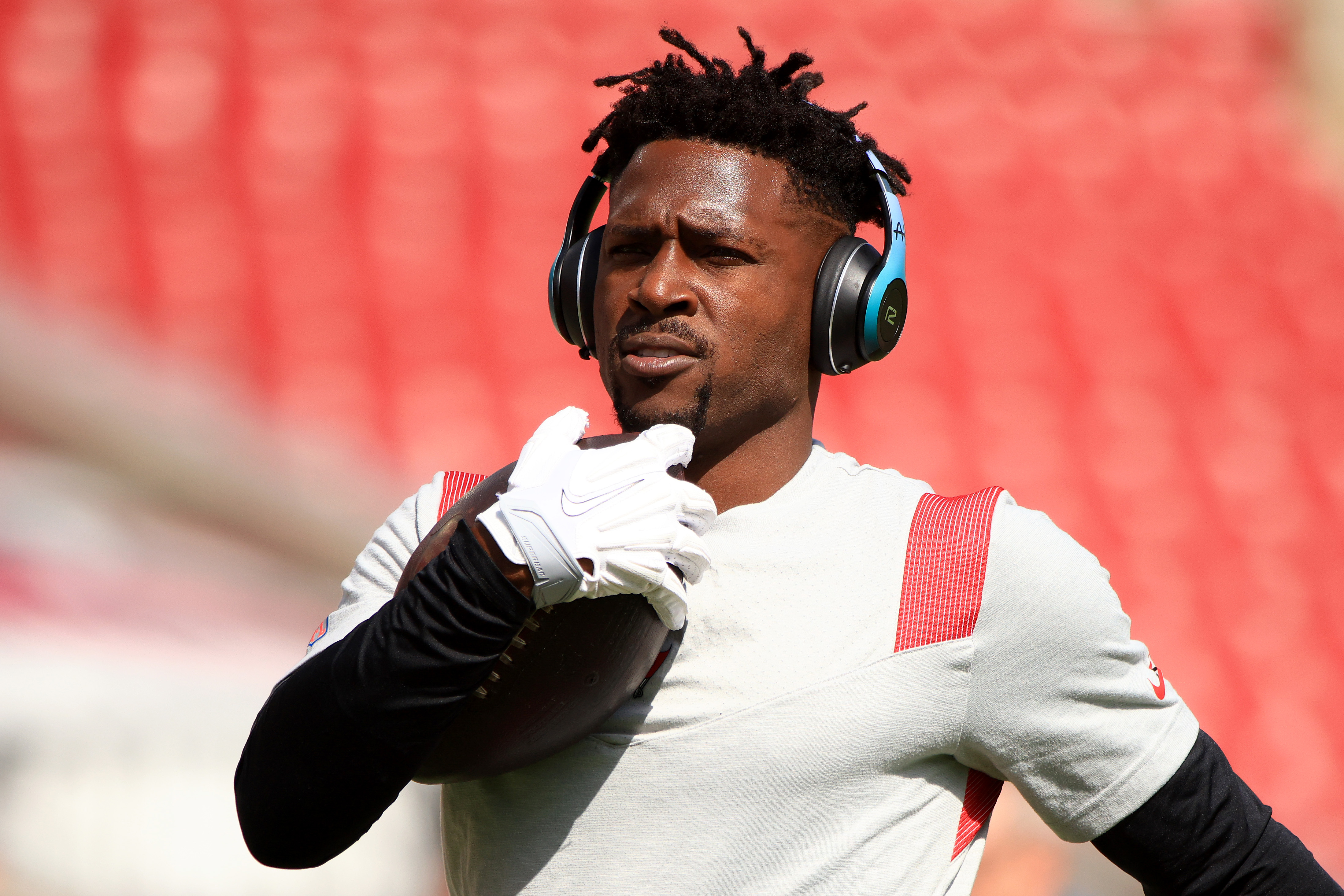 Antonio Brown announces shock NFL return with Baltimore Ravens — but fans  aren't convinced