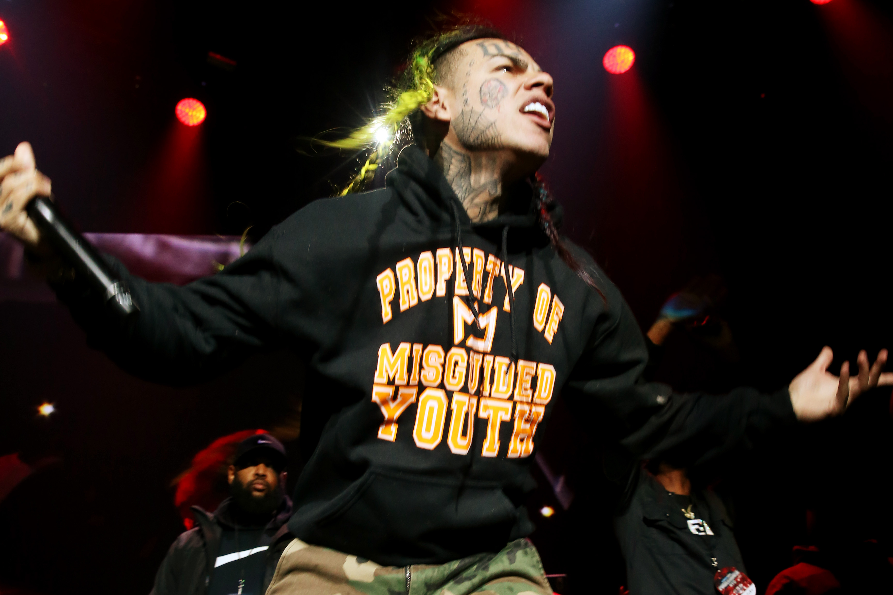 6ix9ine Teased By Lil Durk, Blueface, Lil Tjay Over “TattleTales” Projections