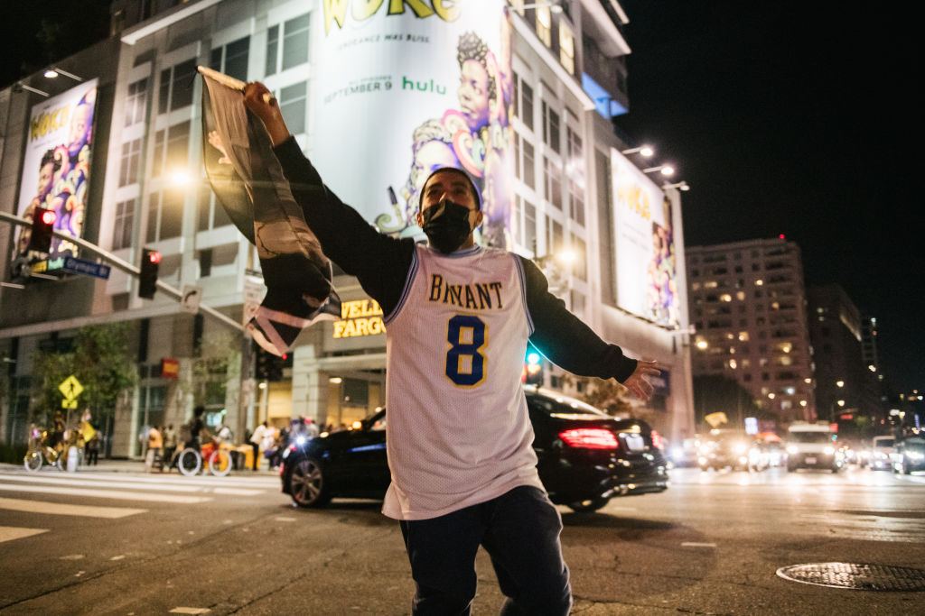 Lakers Fans Jump Man Who Yelled “F*ck Kobe”
