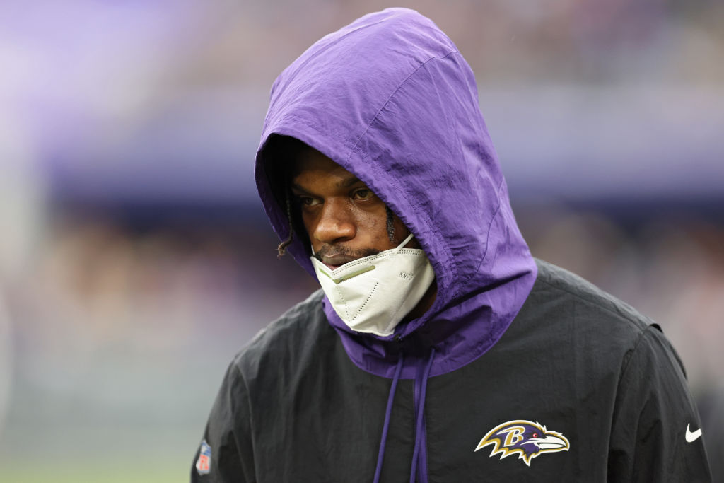 Ravens QB Lamar Jackson, former S Bernard Pollard go back-and