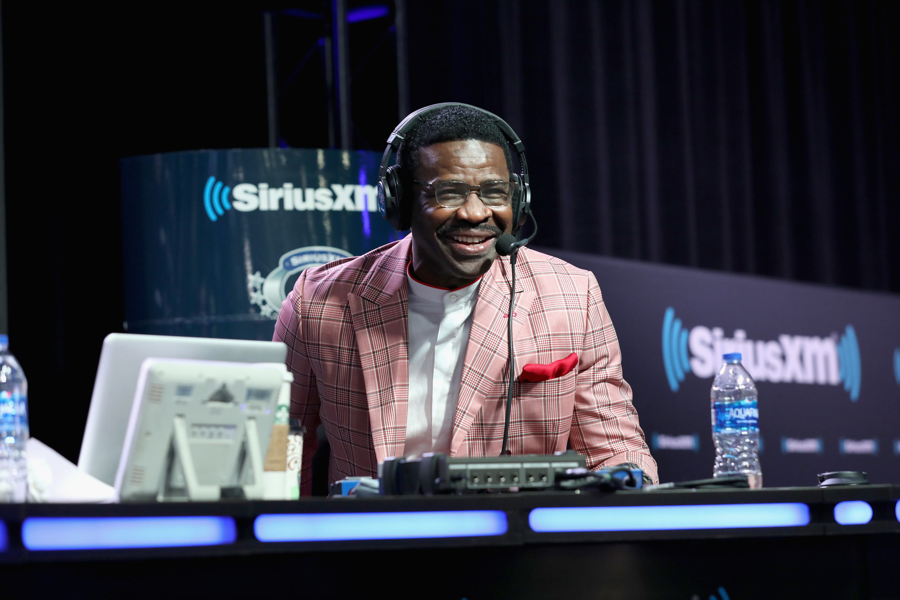 Donovan McNabb believes his numbers are better than Troy Aikman's. Michael  Irvin doesn't look at it that way. Who is right?