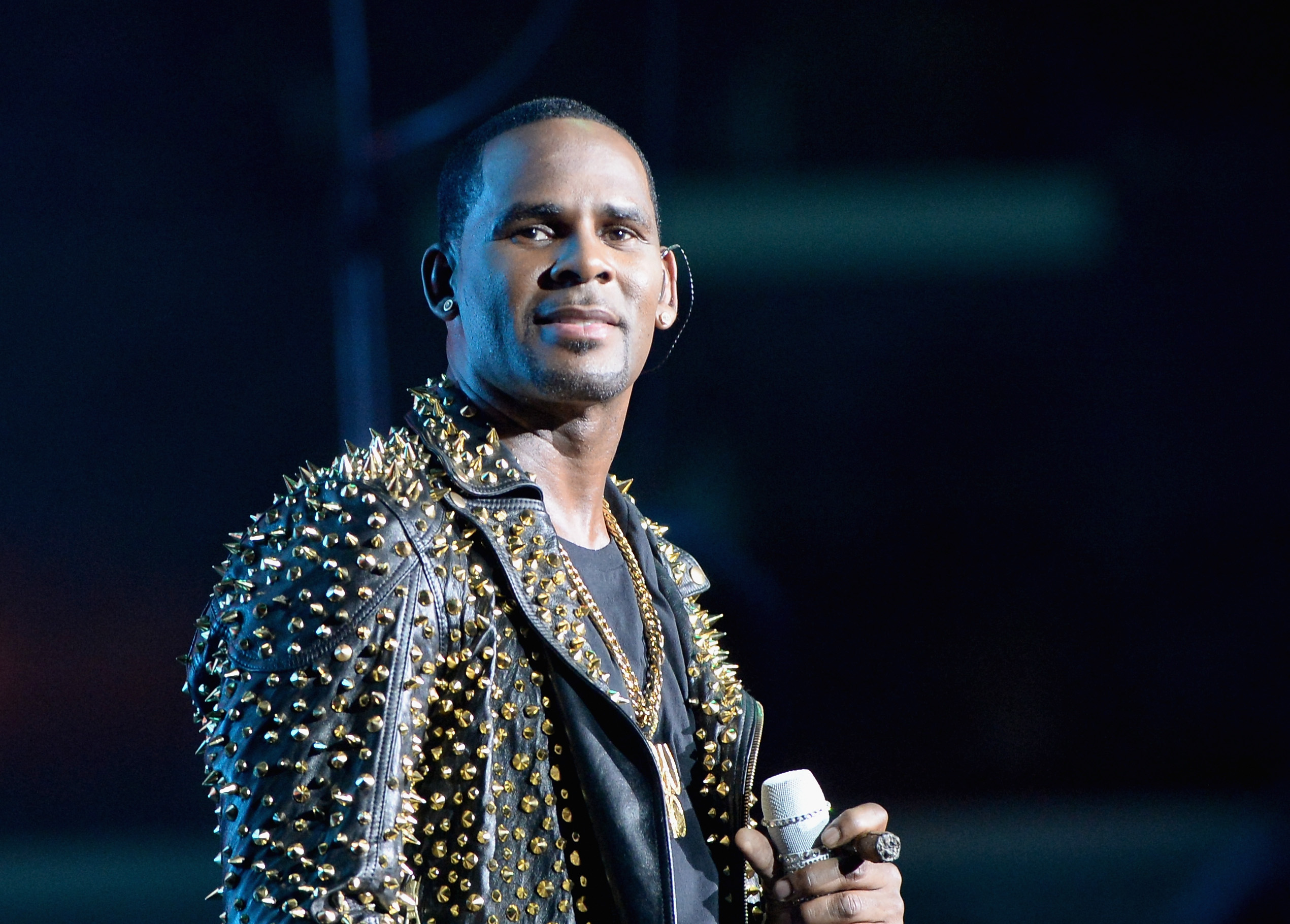 R. Kelly Denies Claims That He Is Behind A Sex Cult: Report