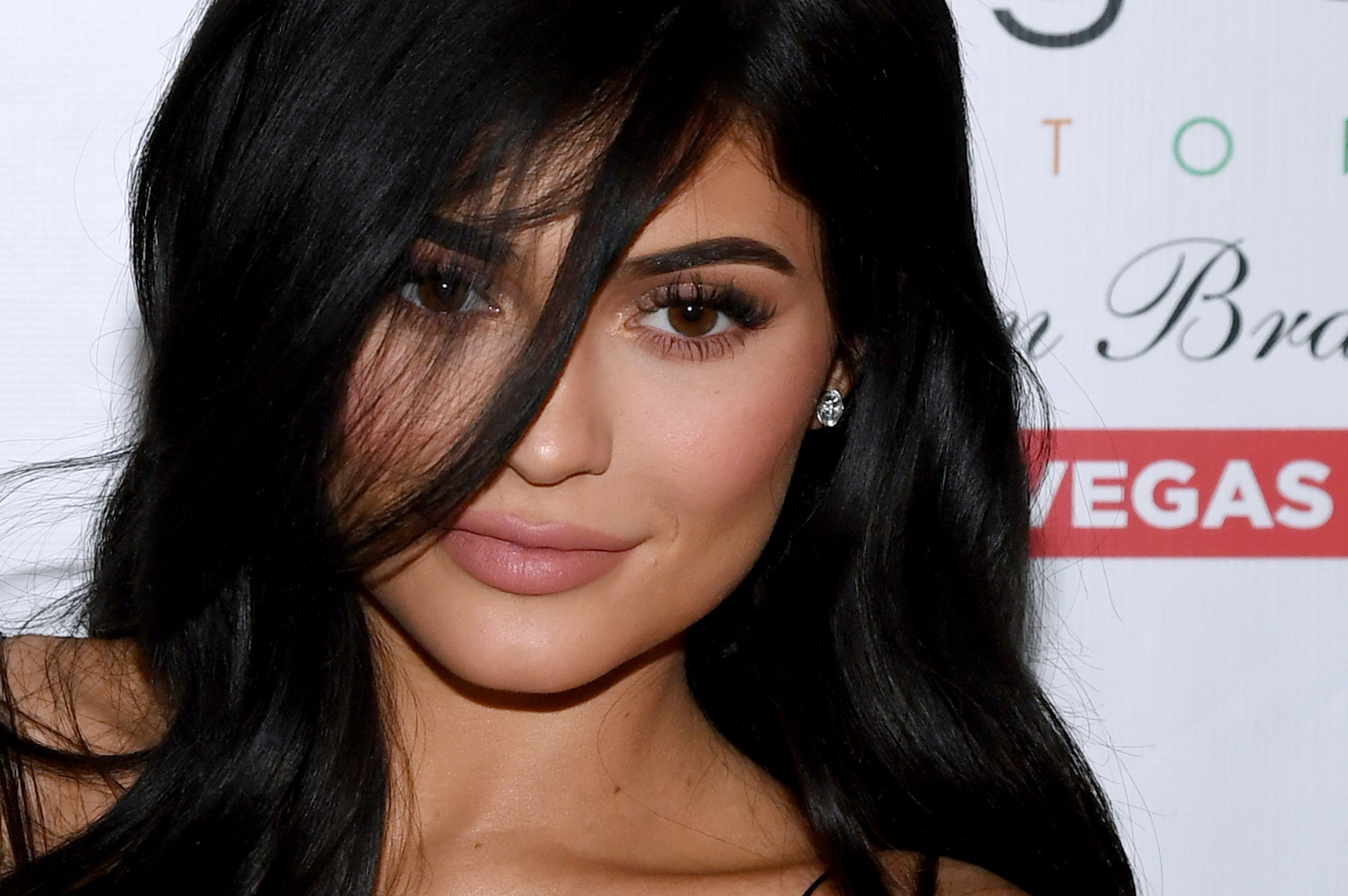Kylie Jenner Suspected Of Breast Implants After Recent Instagram Pictures