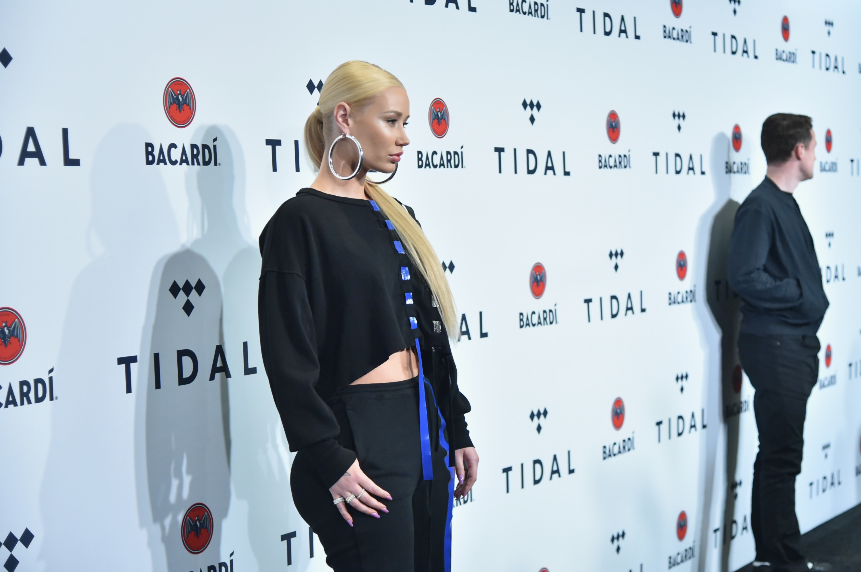 Is It True? Iggy Azalea Responds To Online Gossip - 5xc6mpb