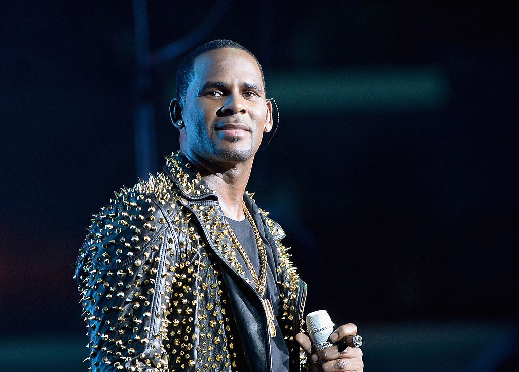R. Kelly Memes Trend On Twitter Following Kanye West’s Grammy Urination