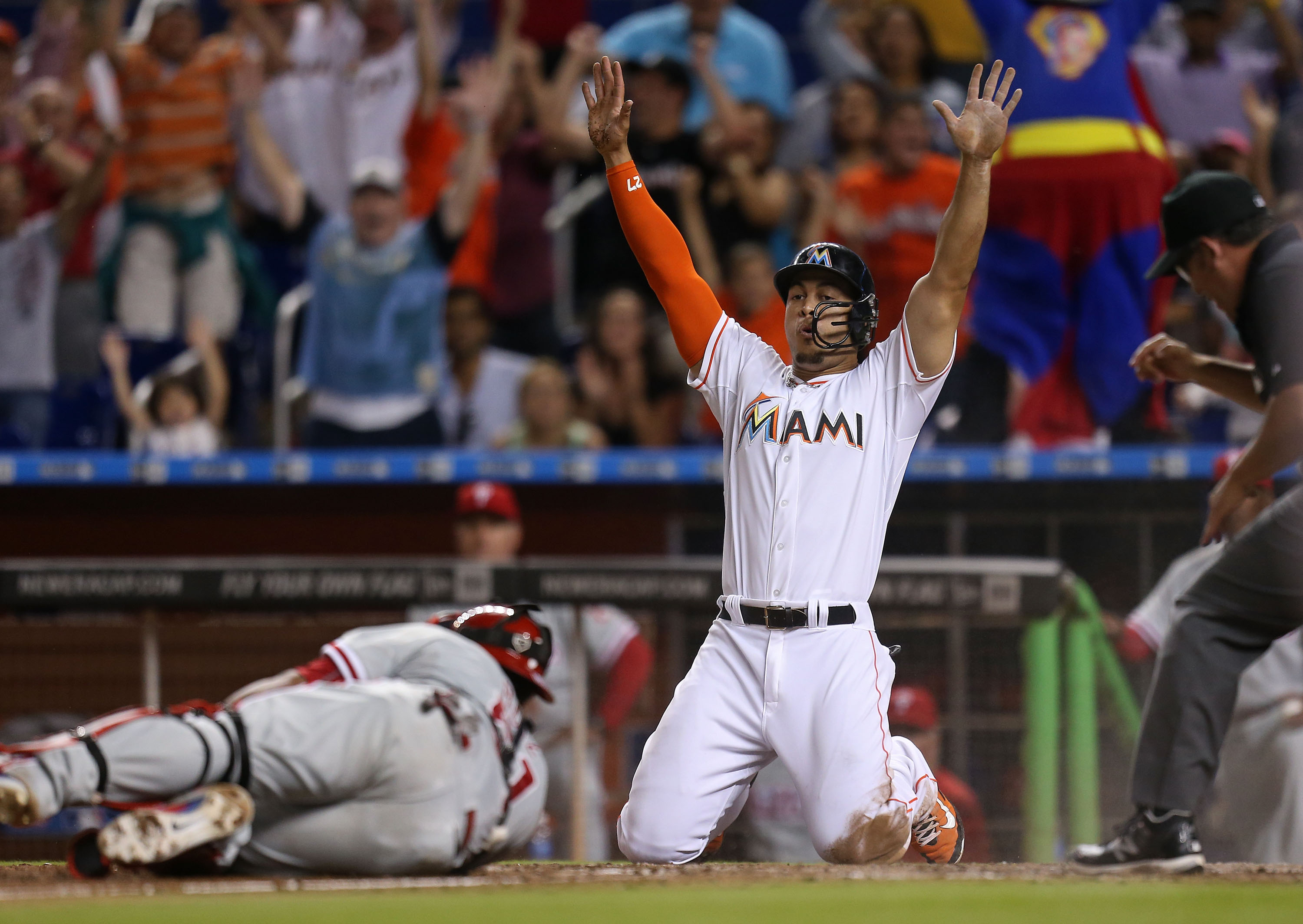 Report: Giancarlo Stanton told to waive no-trade clause or be