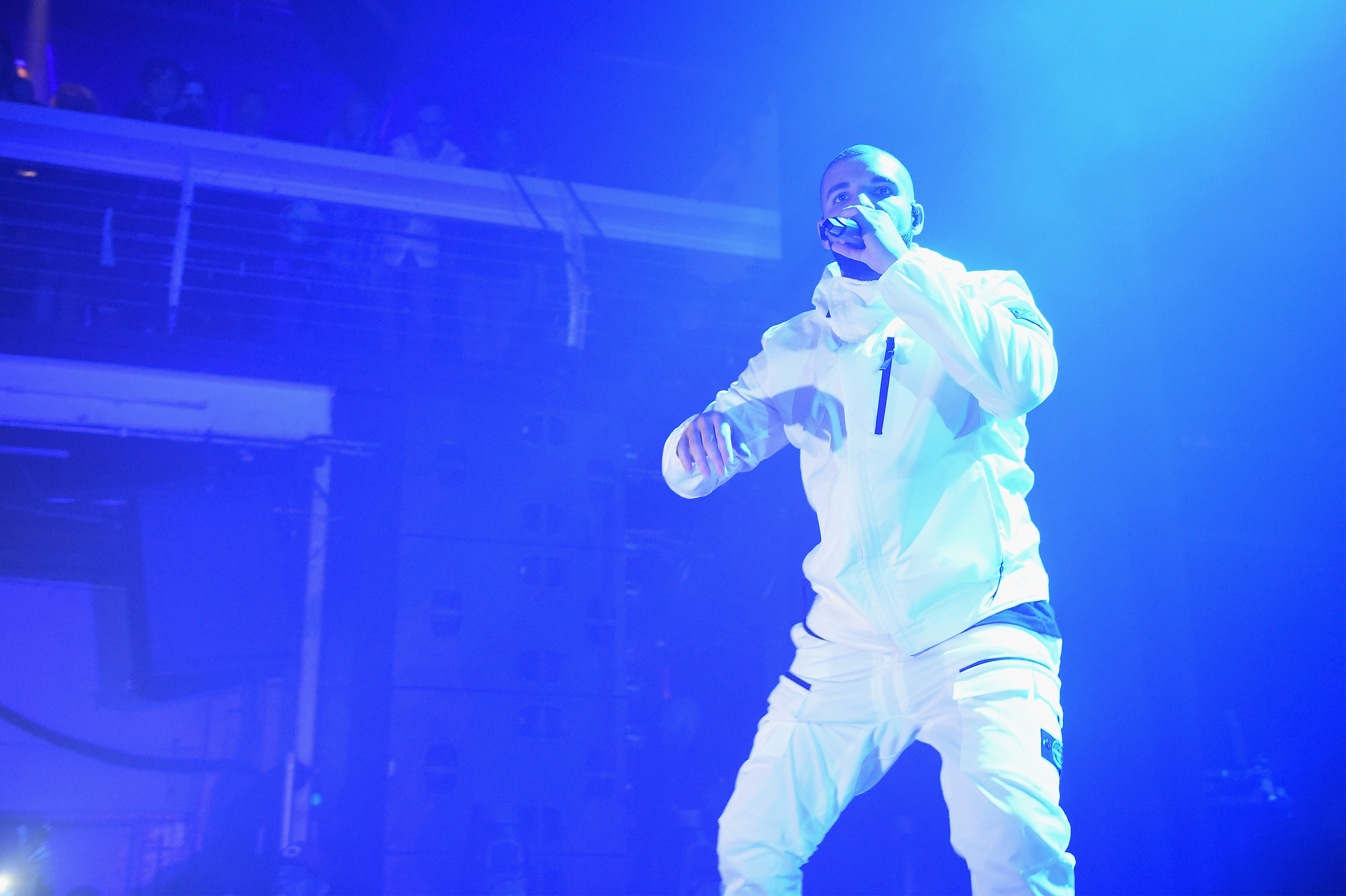 Darion_Famous gave Hotline Bling fever as Drake. – Fashion Bomb Daily