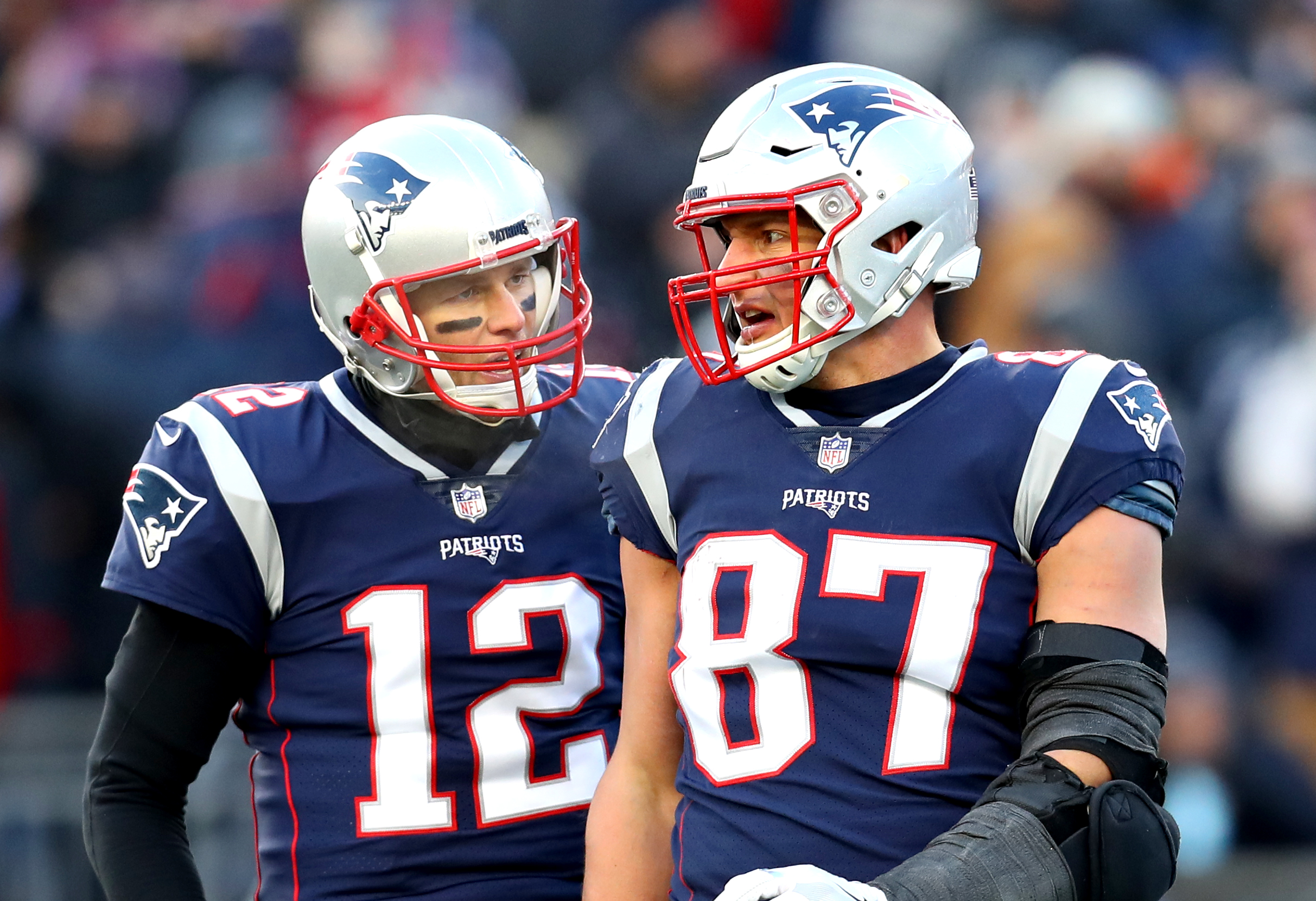 NFL legend Rob Gronkowski told to reverse retirement and save Tom Brady -  Mirror Online