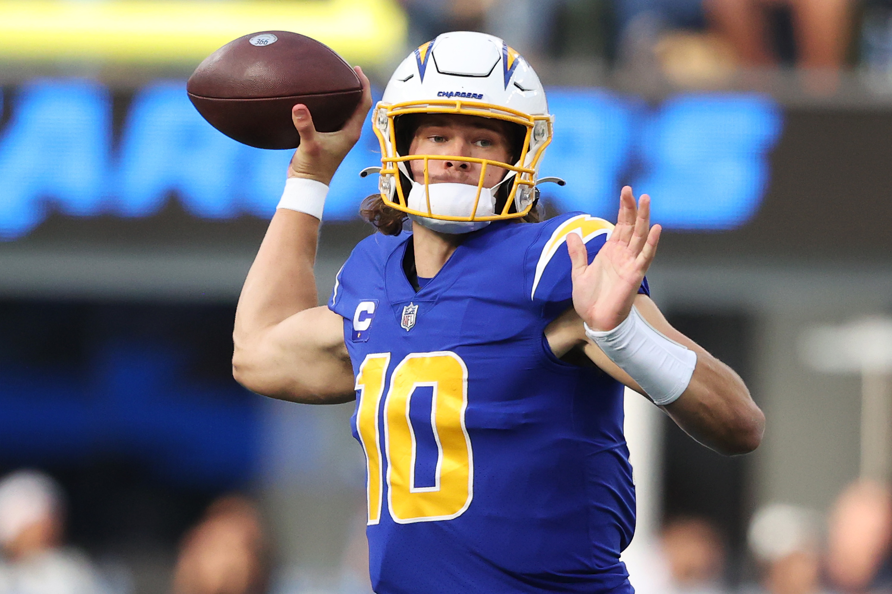 Chargers defeat Giants 37-21