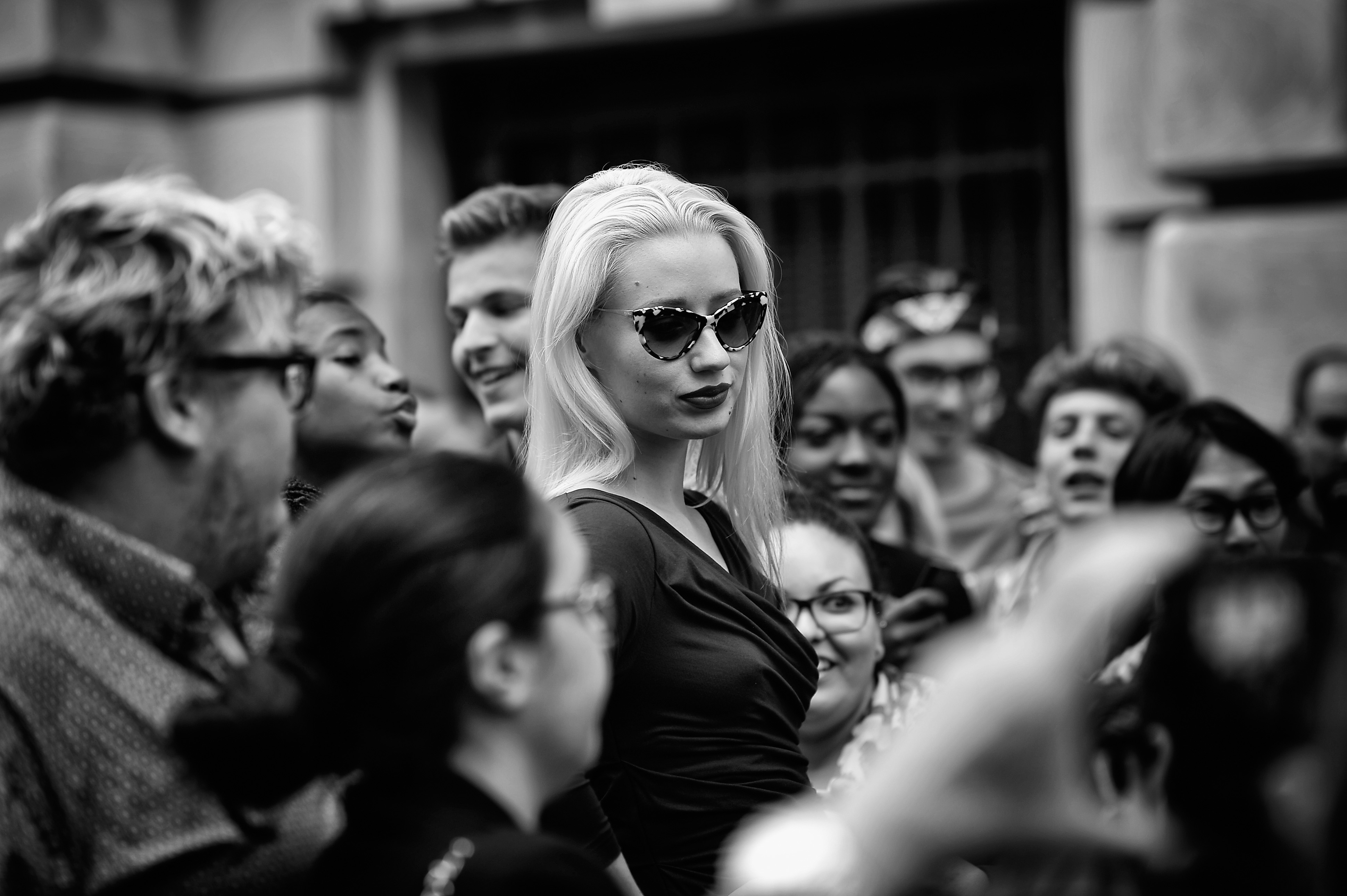 Iggy Azalea'S Must Have Bag Essentials - pm0b9u8