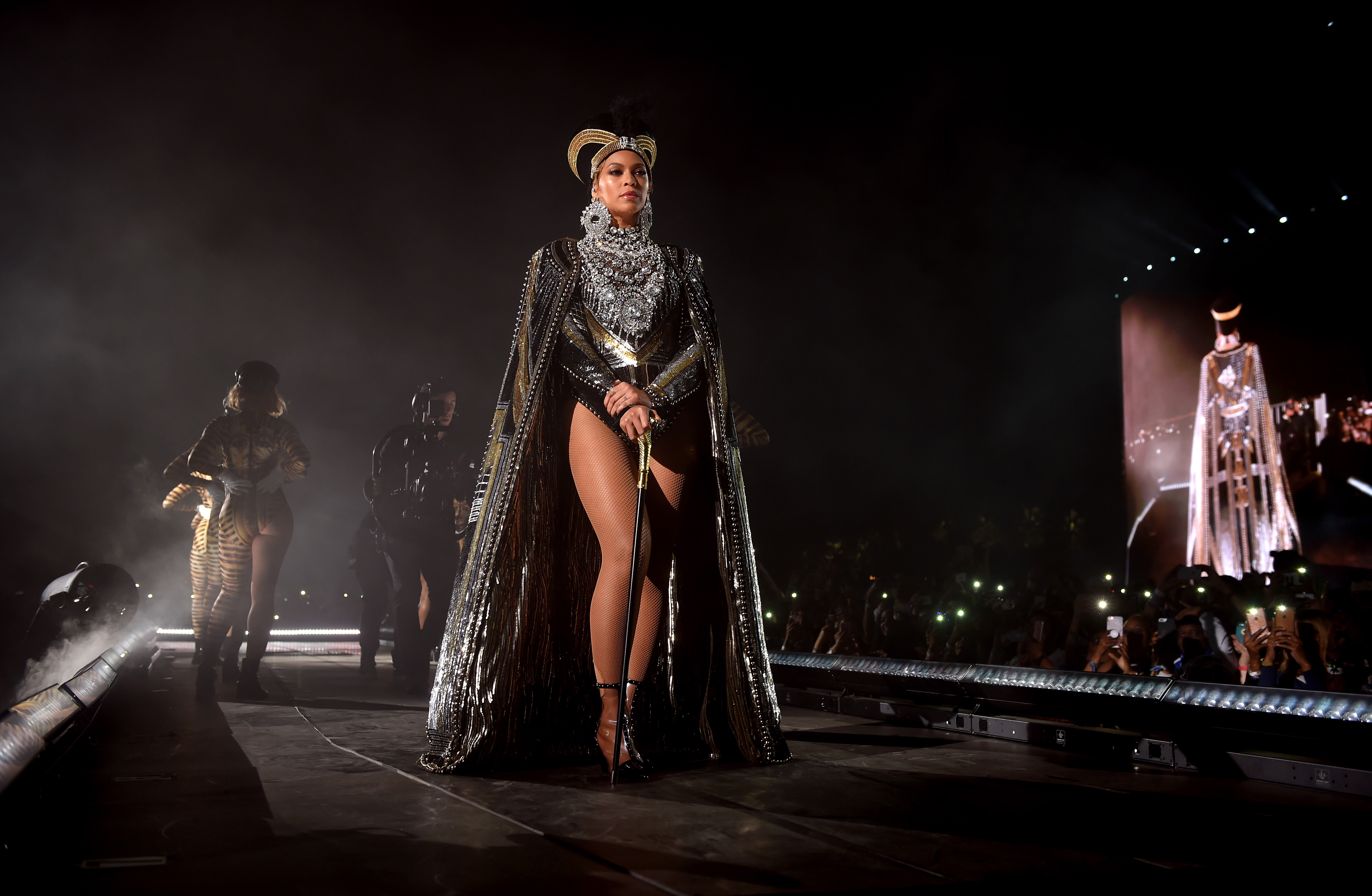 Beyoncé Disses “Desperate, Mediocre, Wack B*tch” During “On The Run II” Concert