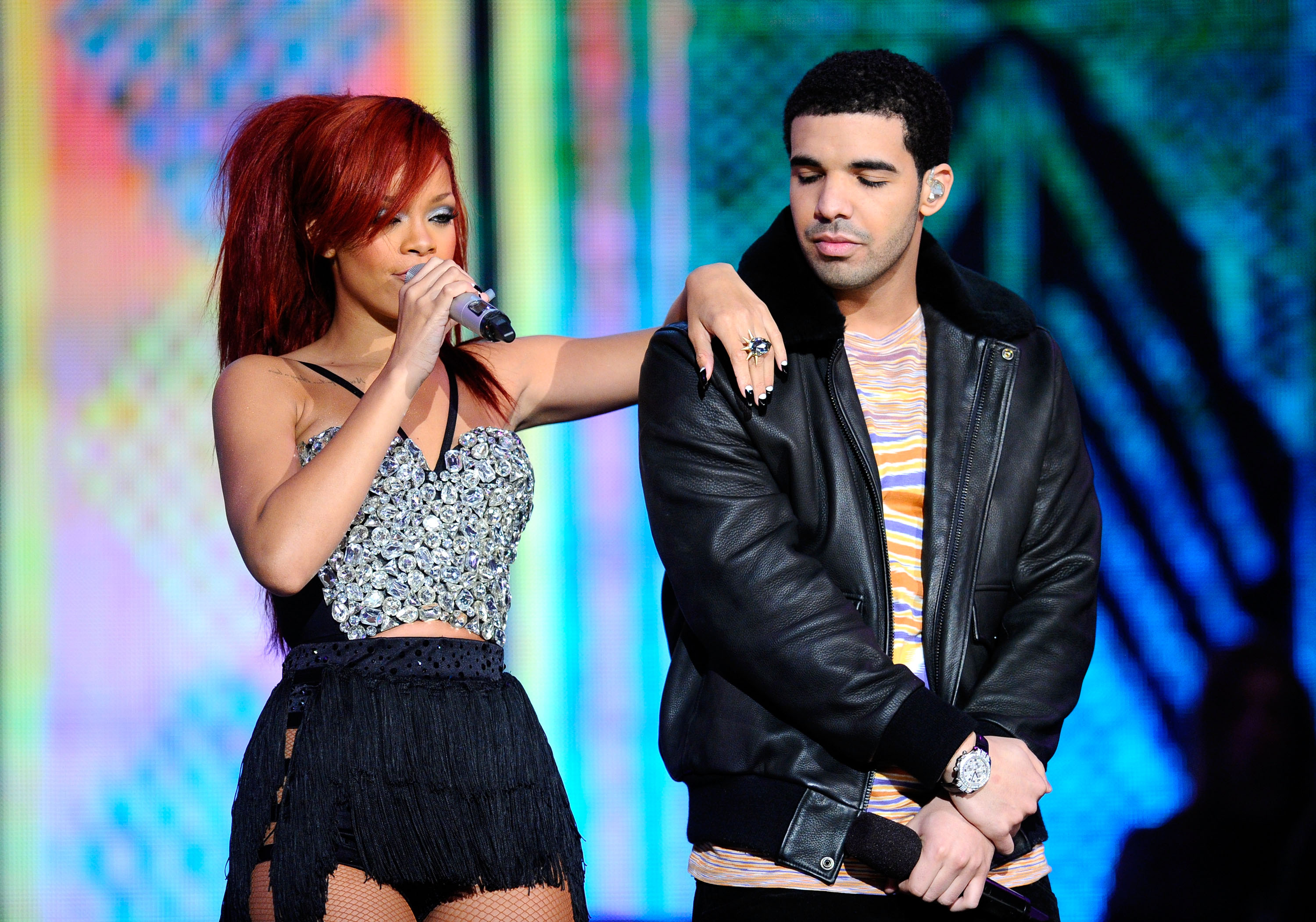 Drake & Rihanna Are Now Dating "Exclusively"