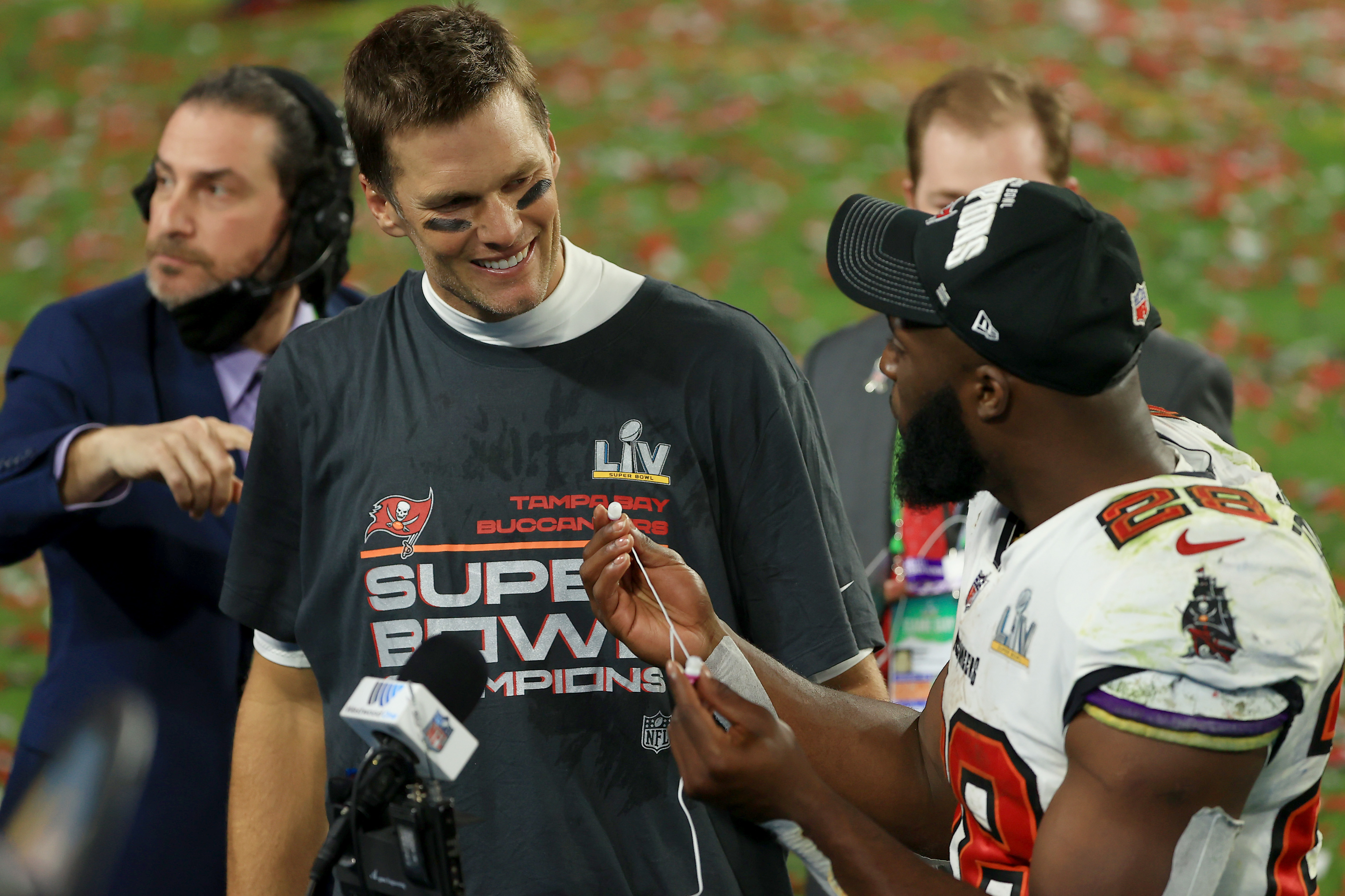 A drunk Tom Brady celebrates during Bucs' Super Bowl parade