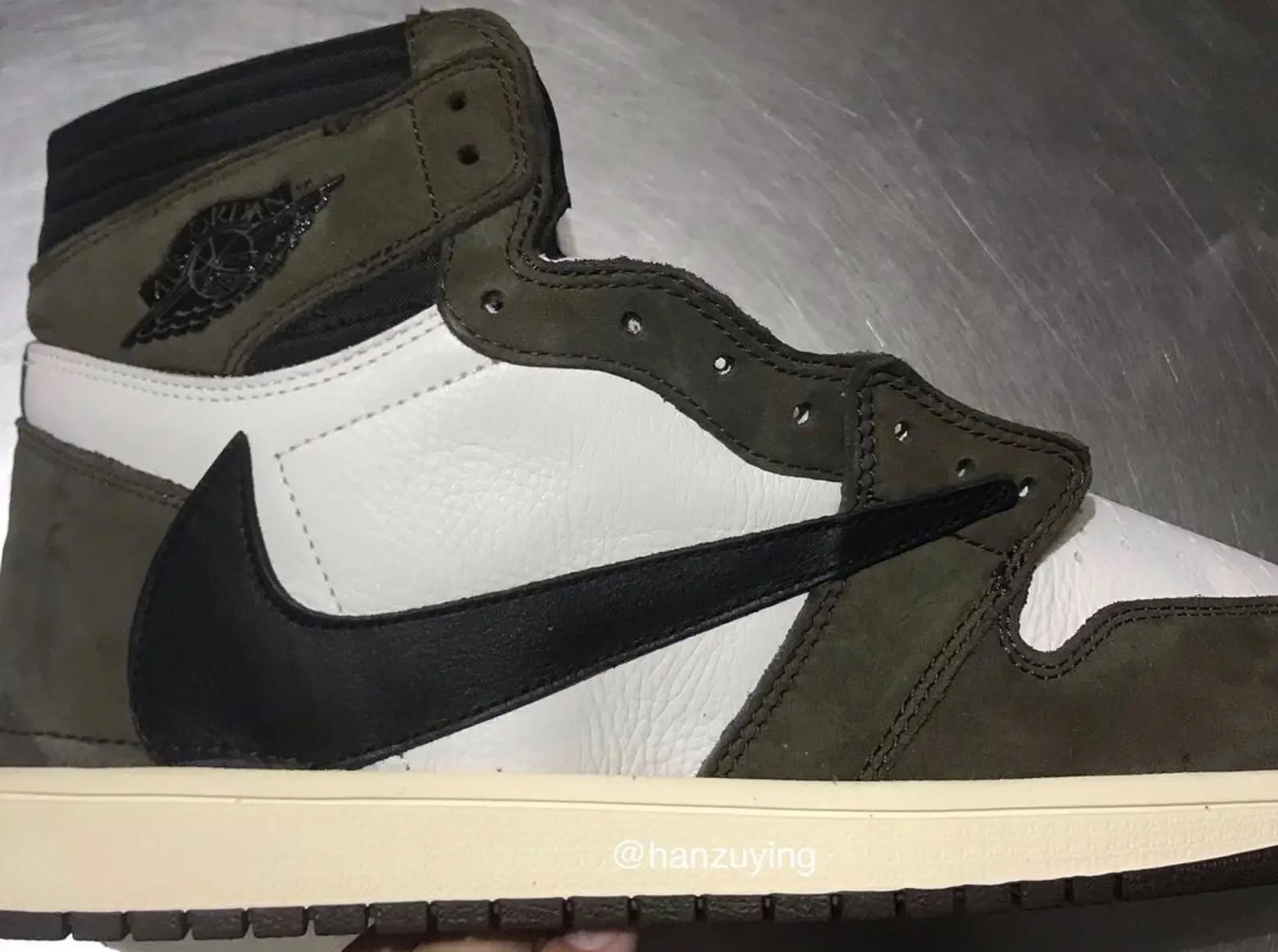 jordan1 x travis scott