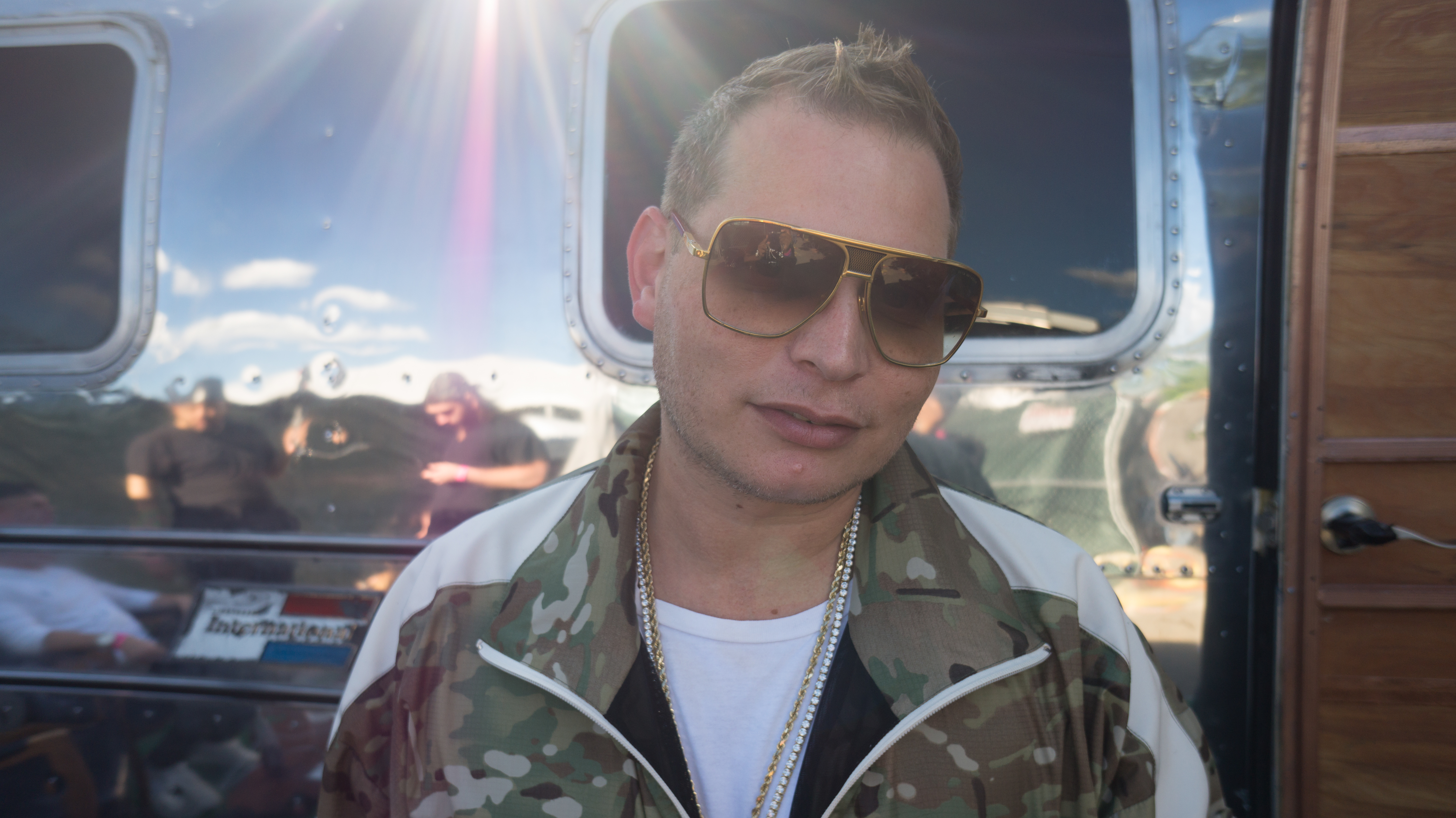 Exclusive!! Scott Storch gives directions on how to load his