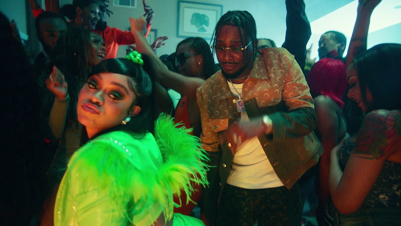 BRS Kash & Mulatto Throw A Massive House Party In "Kash App" Video