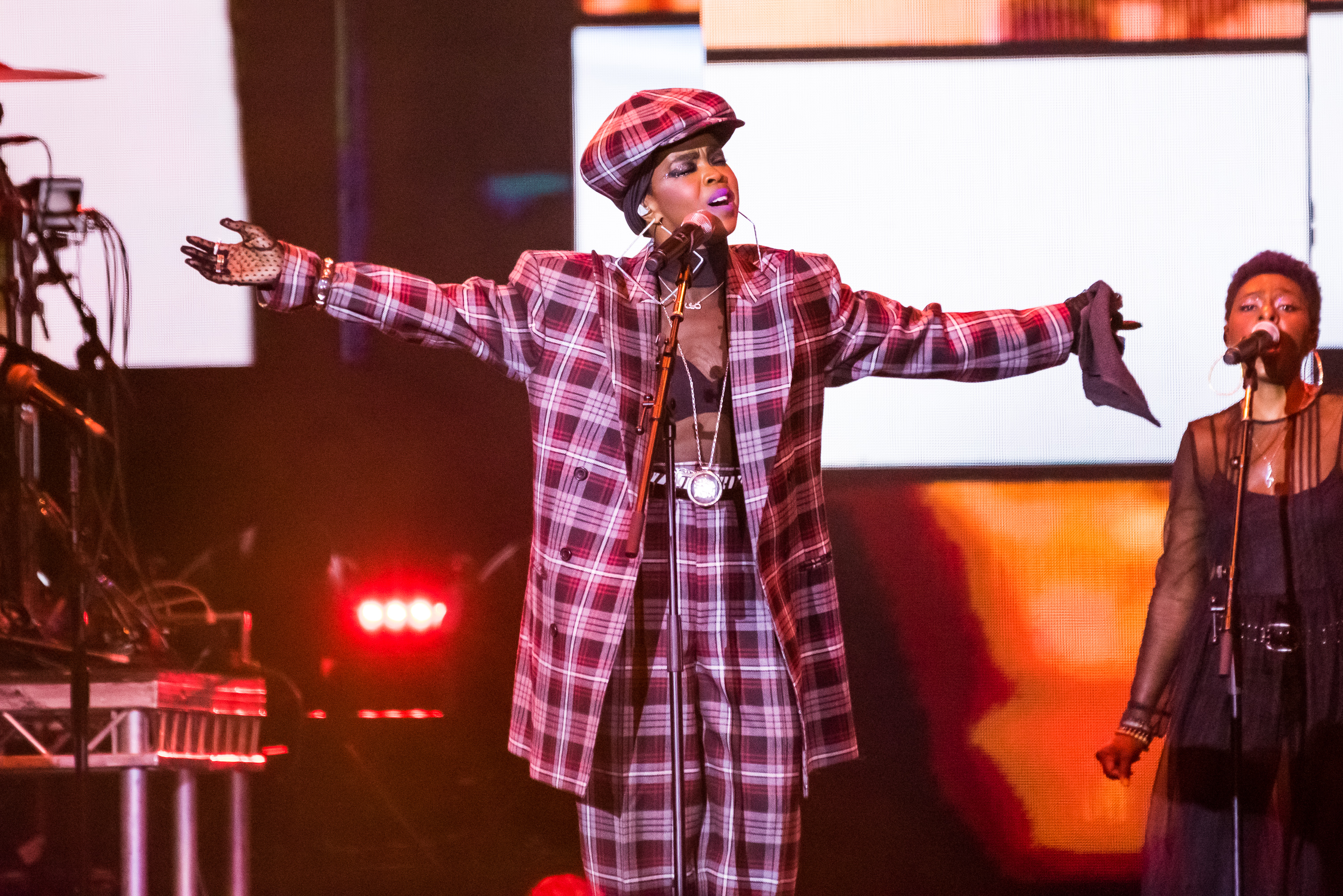 Lauryn Hill Stuns London Audience, Arrives On Time & Delivers The Goods Old School