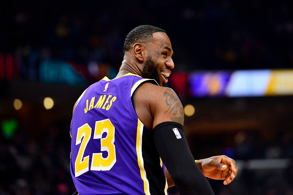 Lebron James Ridiculous On Court Malfunction Fires Up Nba Twitter Lebron James Ridiculous On Court Malfunction Fires Up Nba Twitter