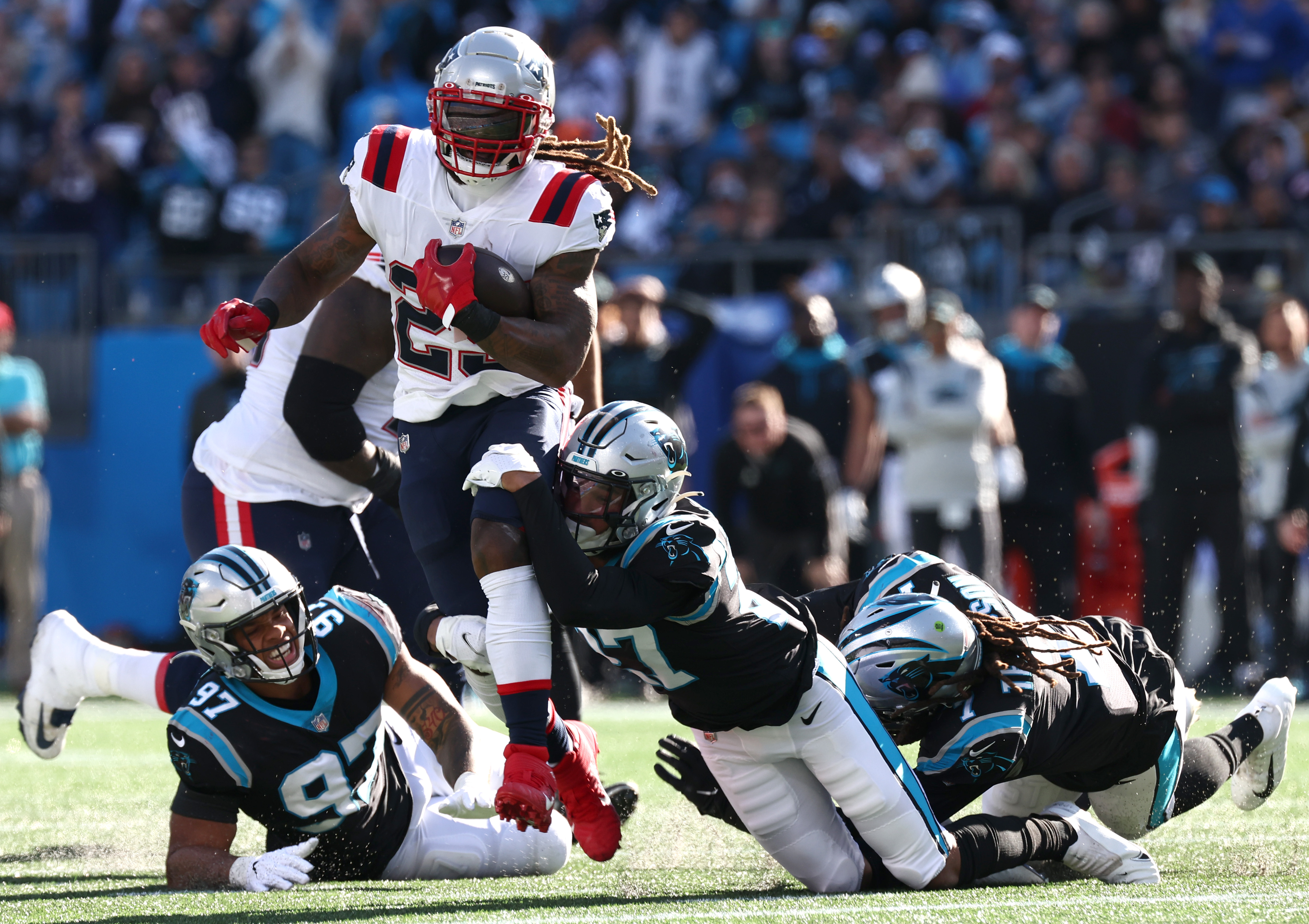 Panthers, Patriots brawl during Tuesday's joint practice