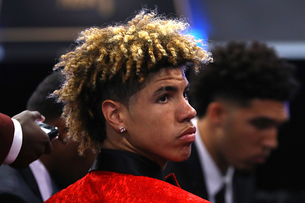 Twitter reacts to LaMelo Ball talking with Jay-Z