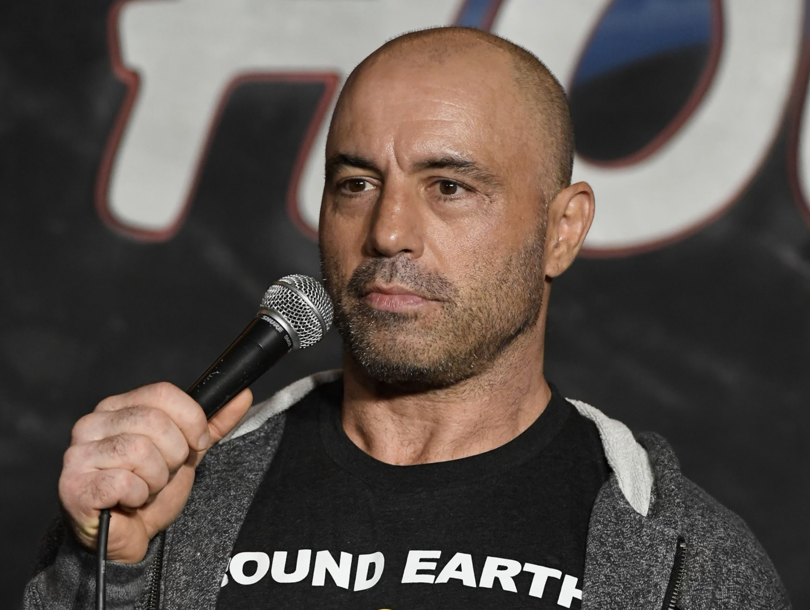 Joe Rogan Apologizes After N-Word Compilation Video Surfaces & Spotify Removes 70 Episodes