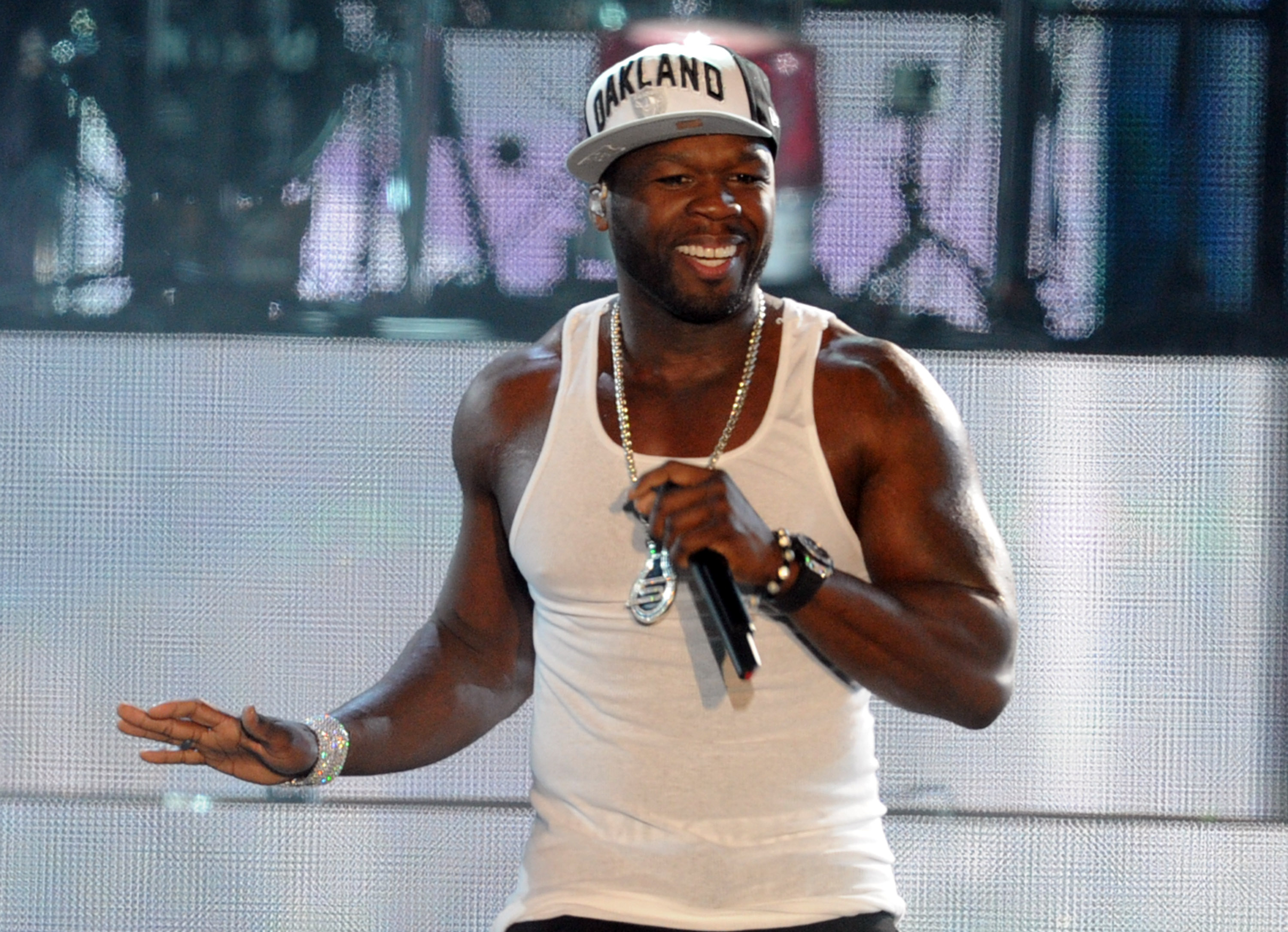 50 Cent Lets Everybody Know Who Did The Original Money Phone Pose