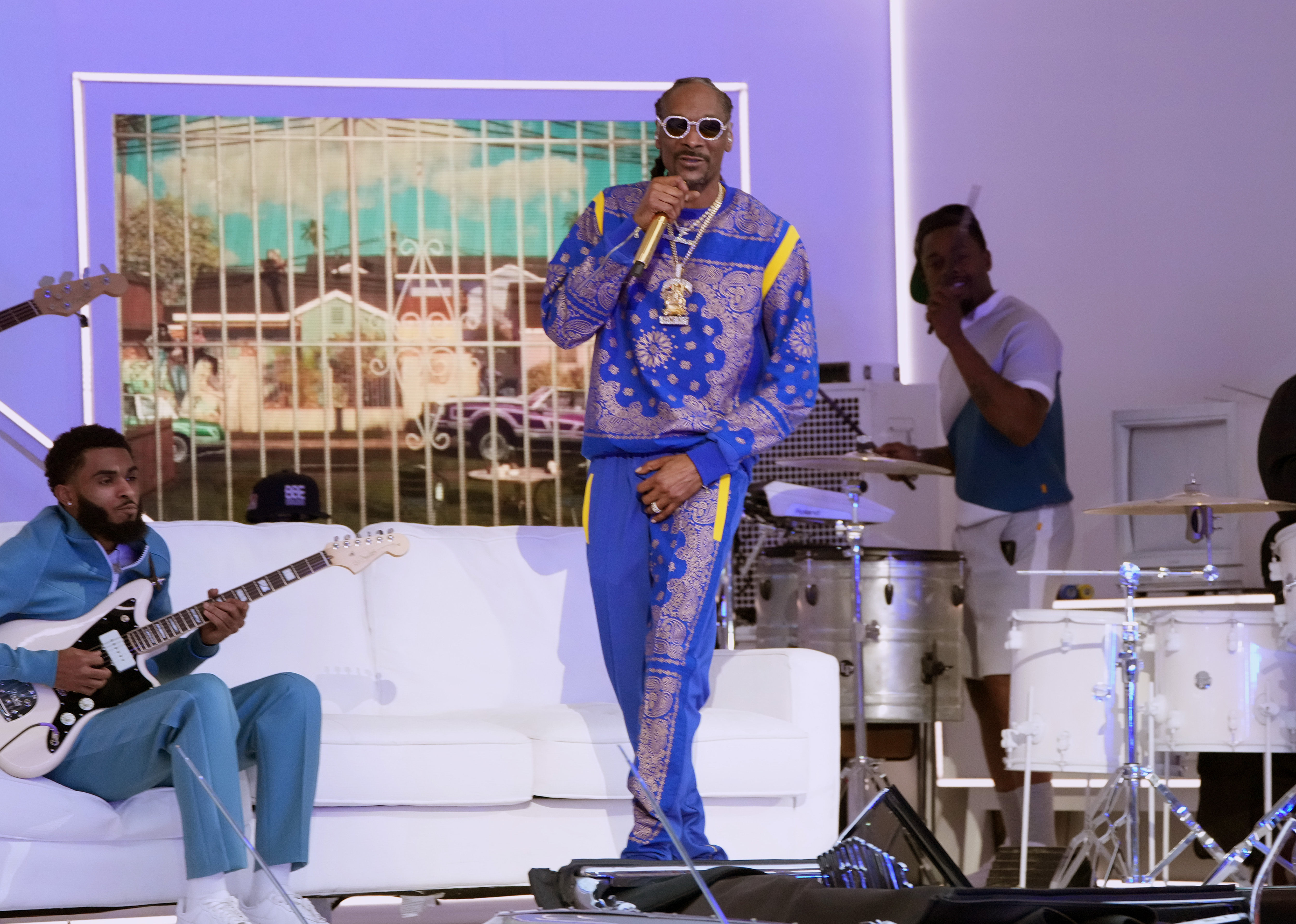 Snoop Dogg smokes giant joint moments before taking to the stage for Super  Bowl halftime show