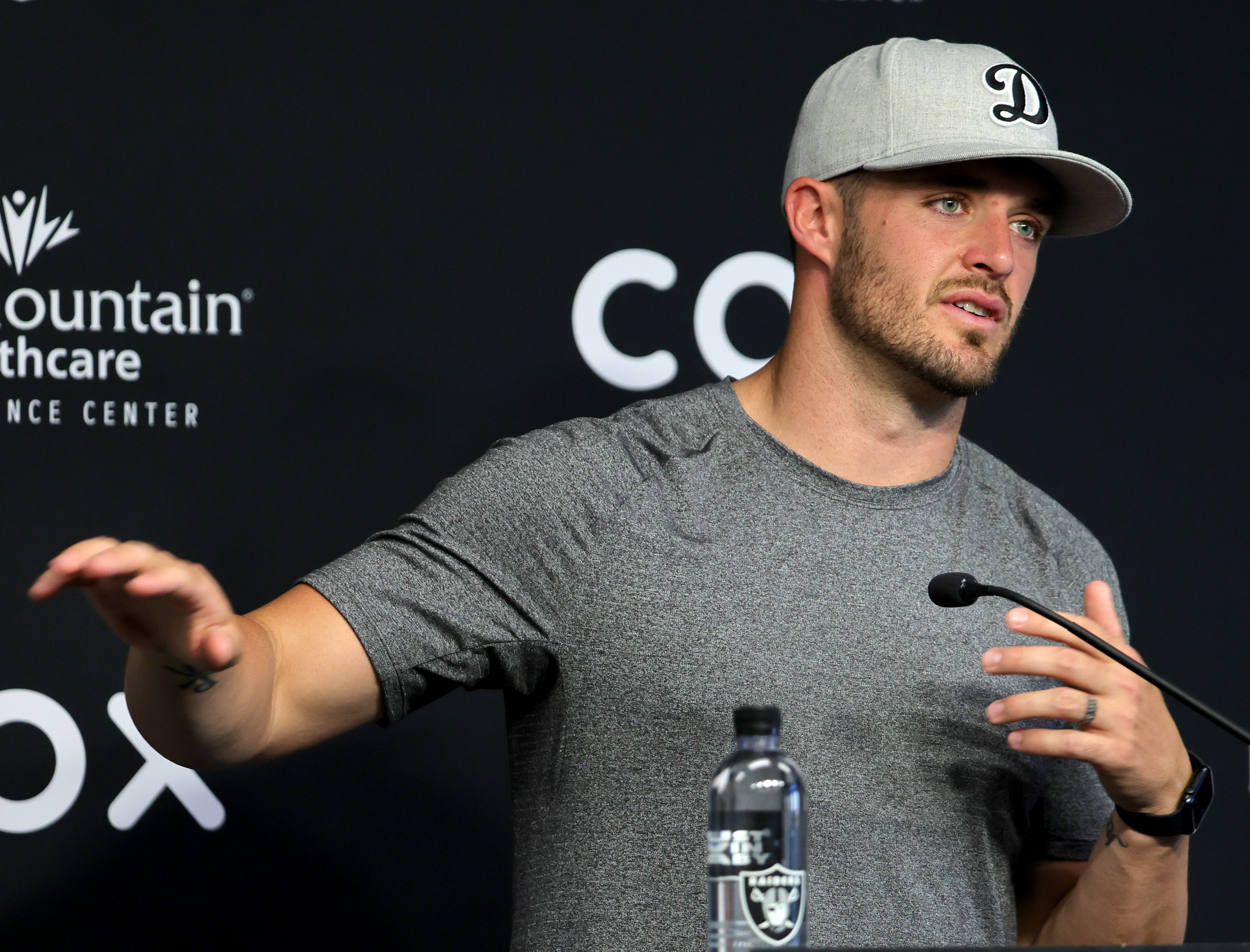 Derek Carr Was Asked If He'd Welcome Colin Kaepernick on Raiders - Sports  Illustrated