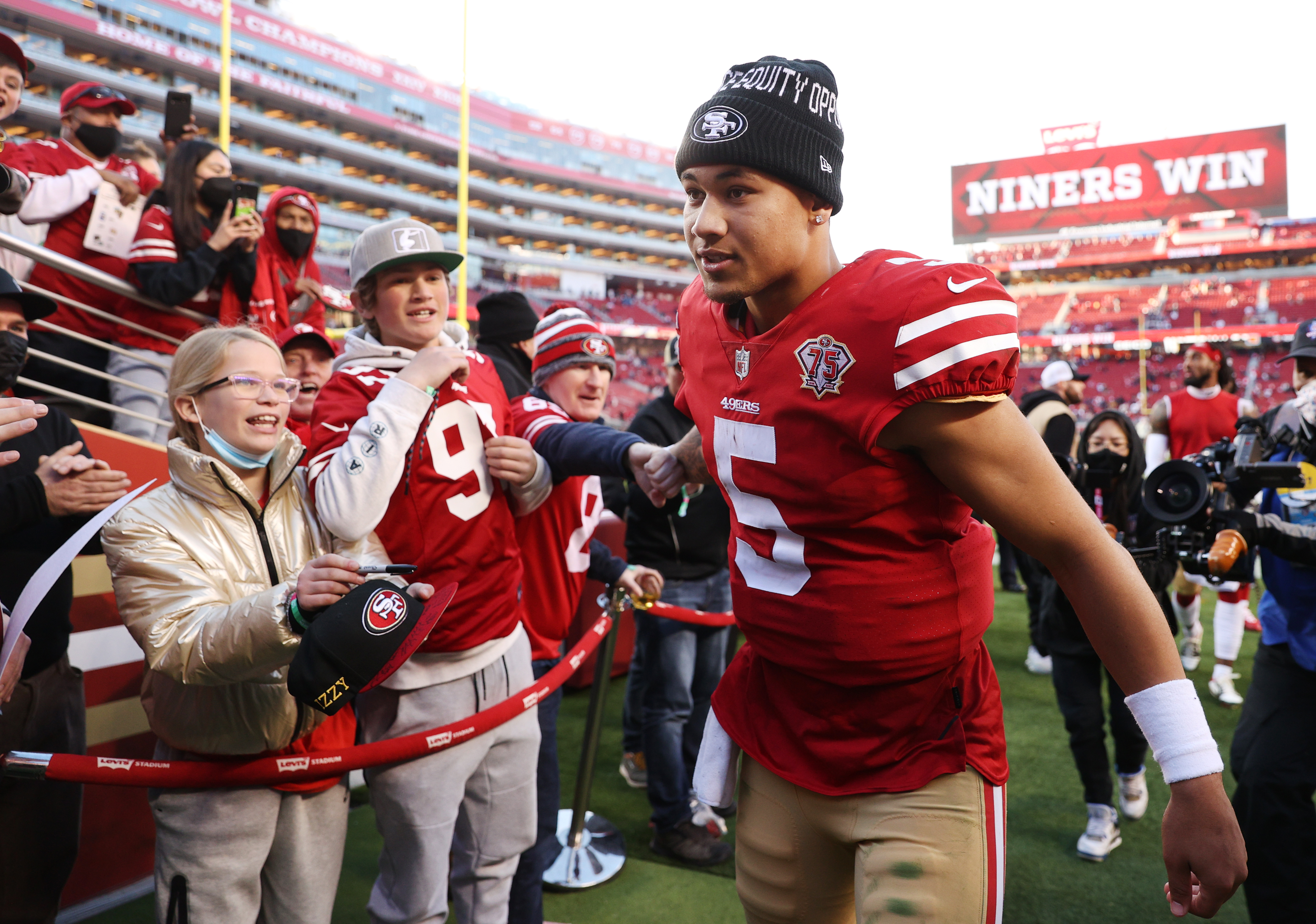 Lil Durk Links Up With Deebo Samuel, Gets His Jersey After Niners Win