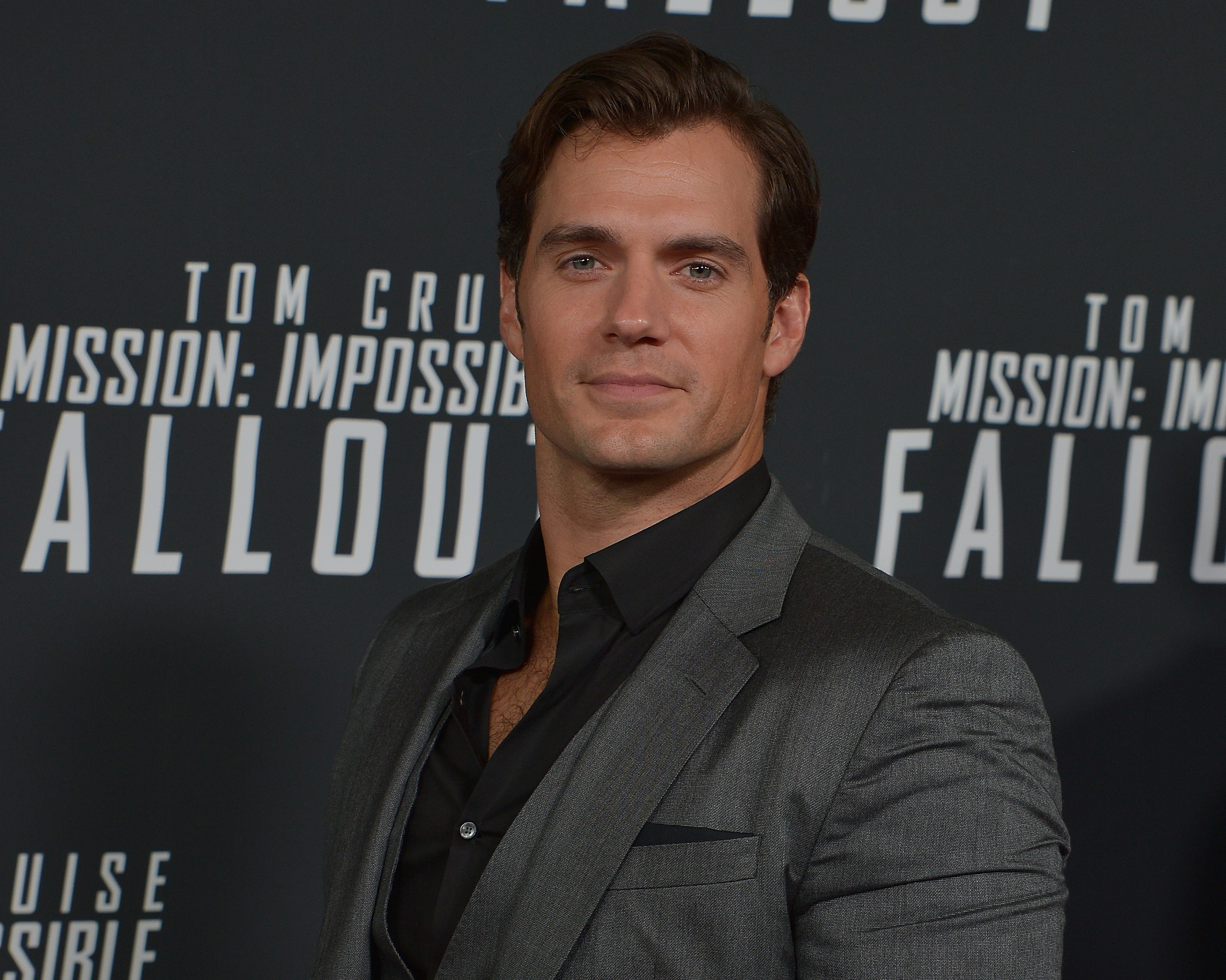 Superman's Henry Cavill Cast as Sherlock Holmes in New Movie