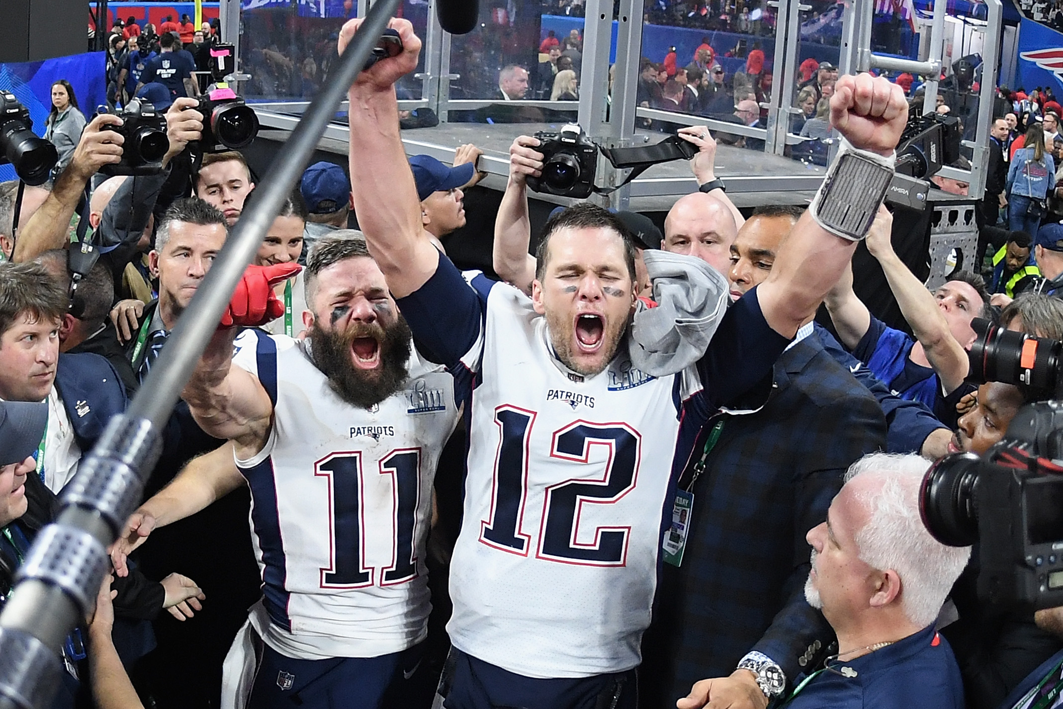 Tom Brady, Mike Vrabel appear to Facetime at Syracuse-UNC game