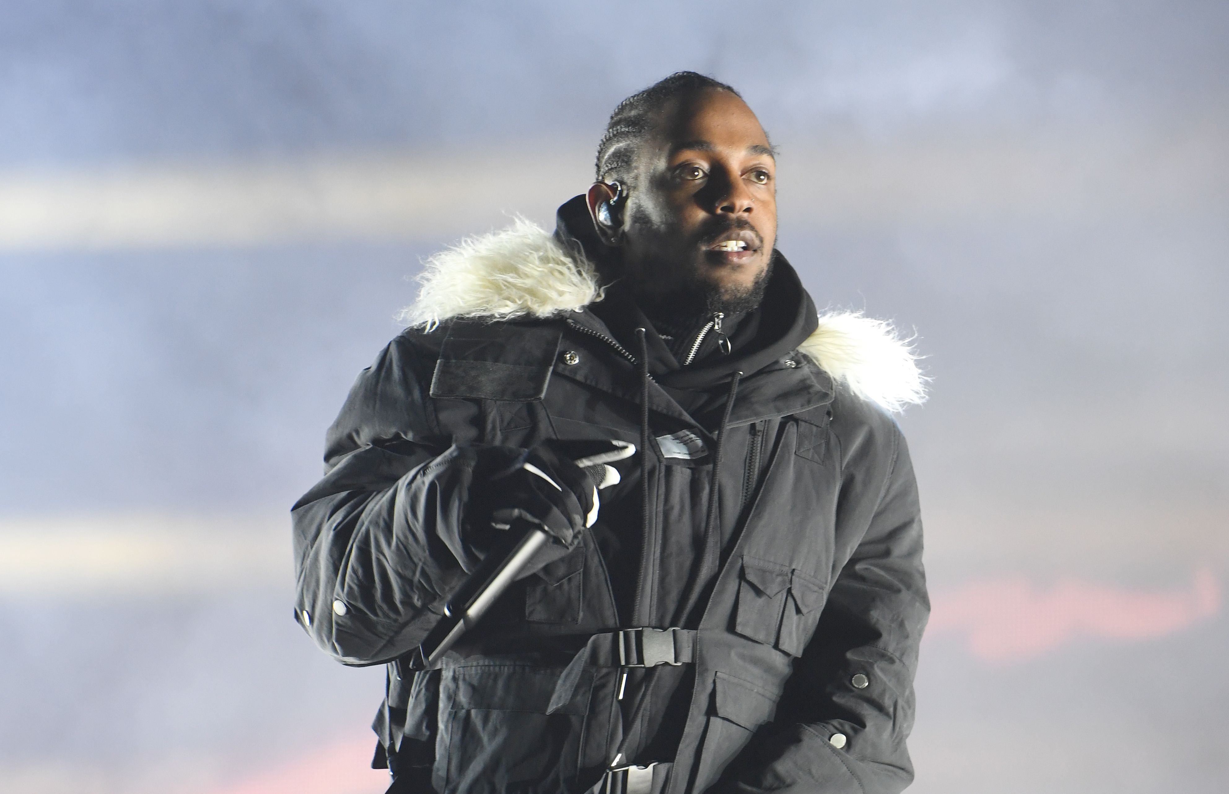 Kendrick Lamar Dwarfed by Massive Bodyguard