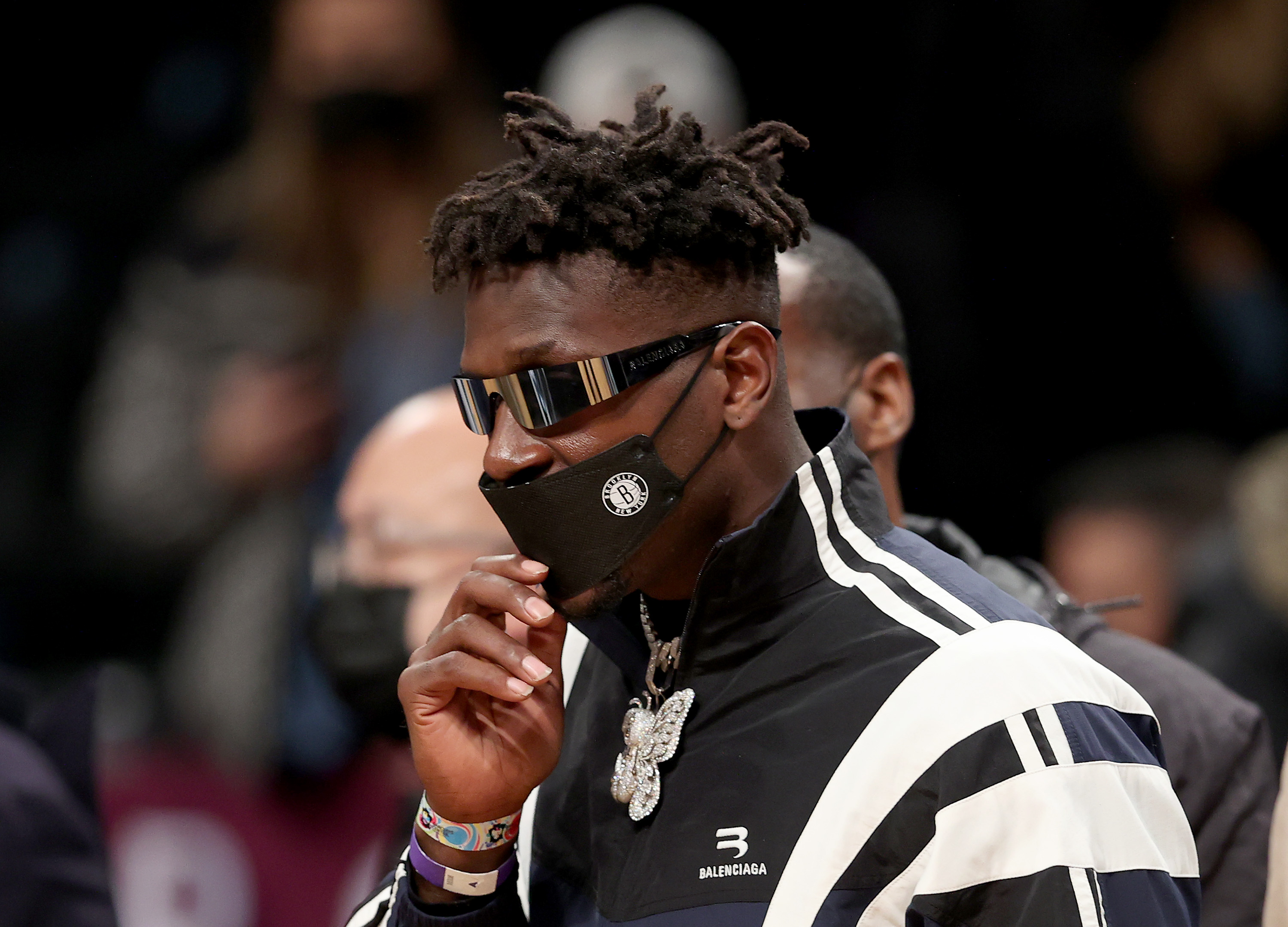 Antonio Brown announces shock NFL return with Baltimore Ravens — but fans  aren't convinced